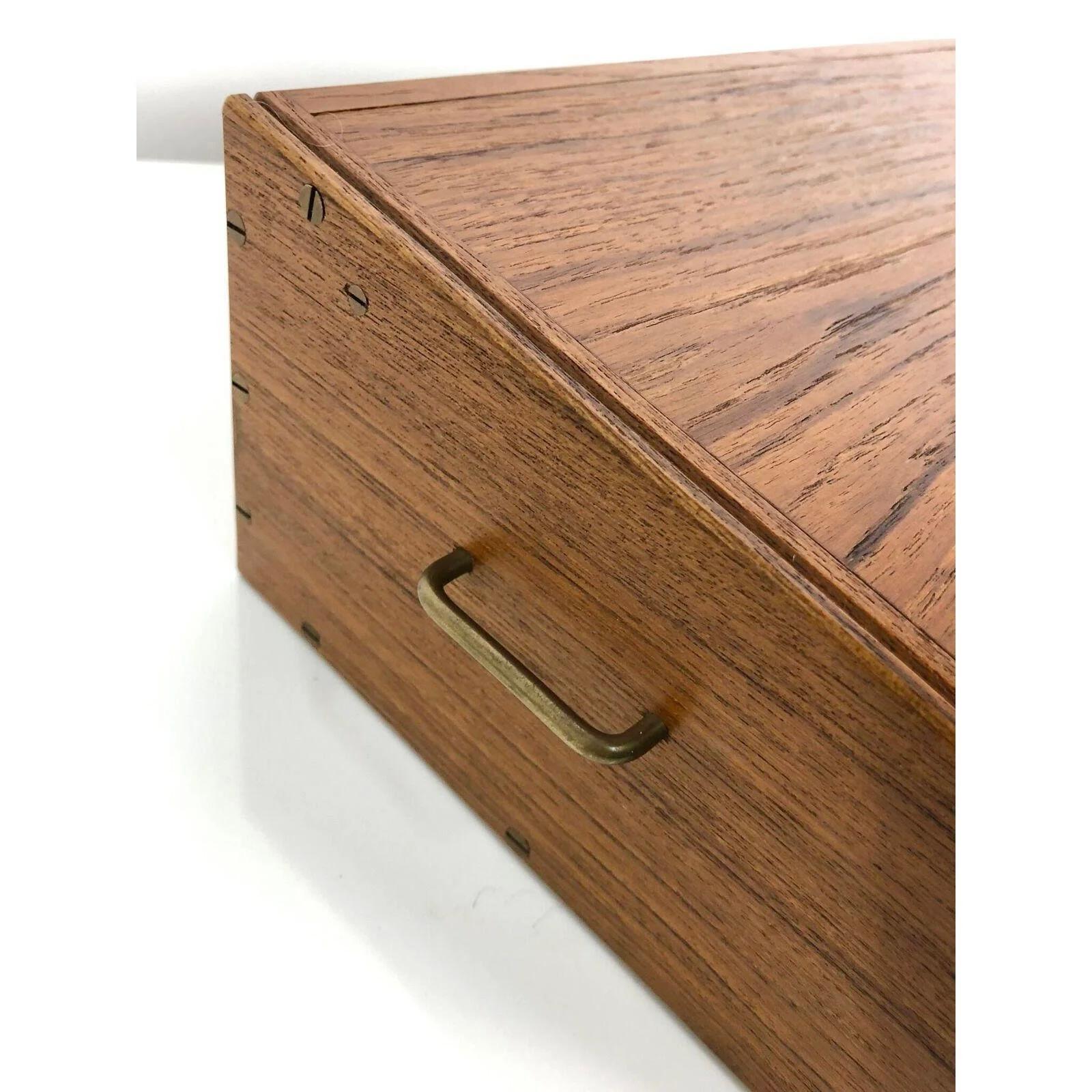 Milieu du XXe siècle Svend Langkilde Boîte à bijoux en palissandre et laiton Danemark vers 1950 en vente