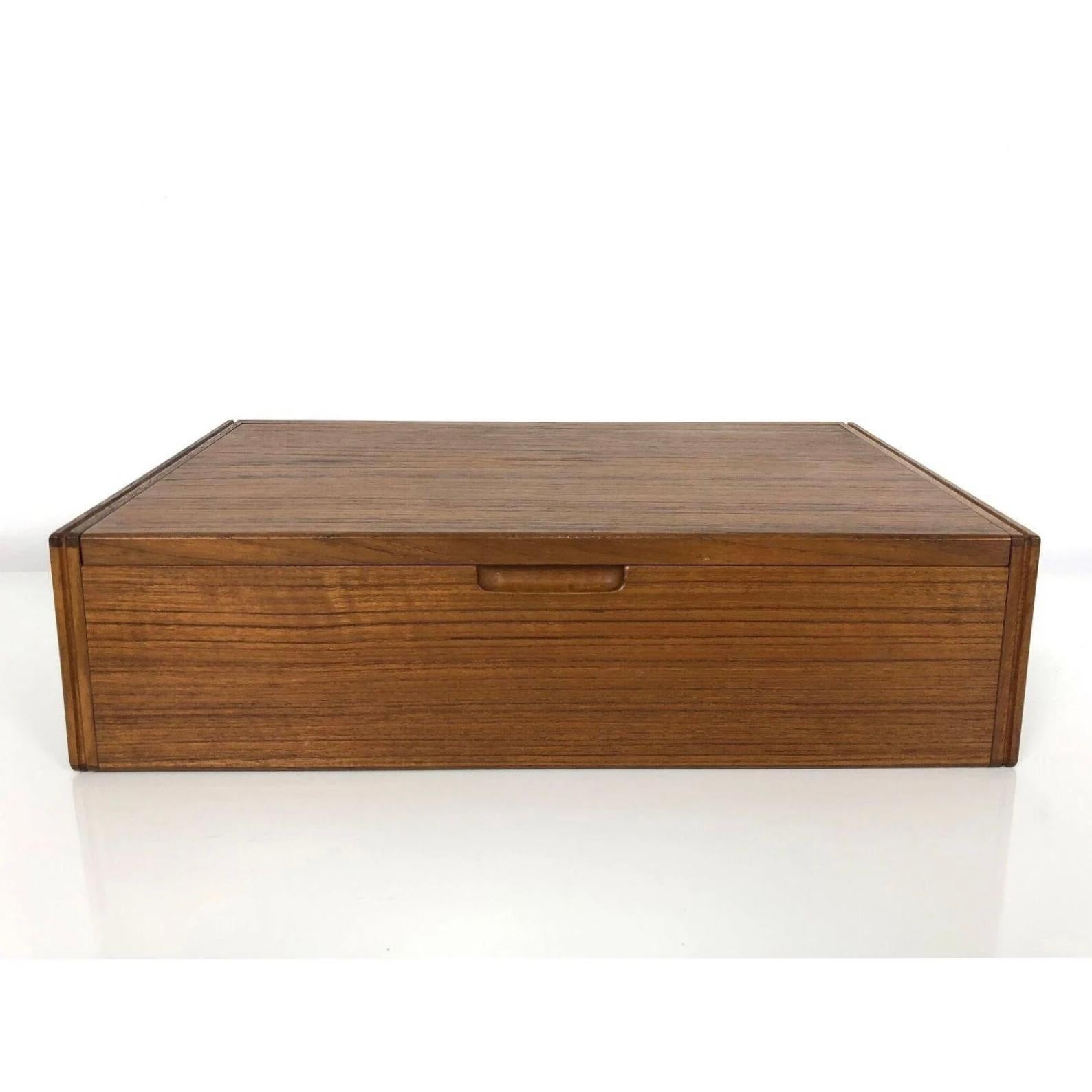 Laiton Svend Langkilde Boîte à bijoux en palissandre et laiton Danemark vers 1950 en vente