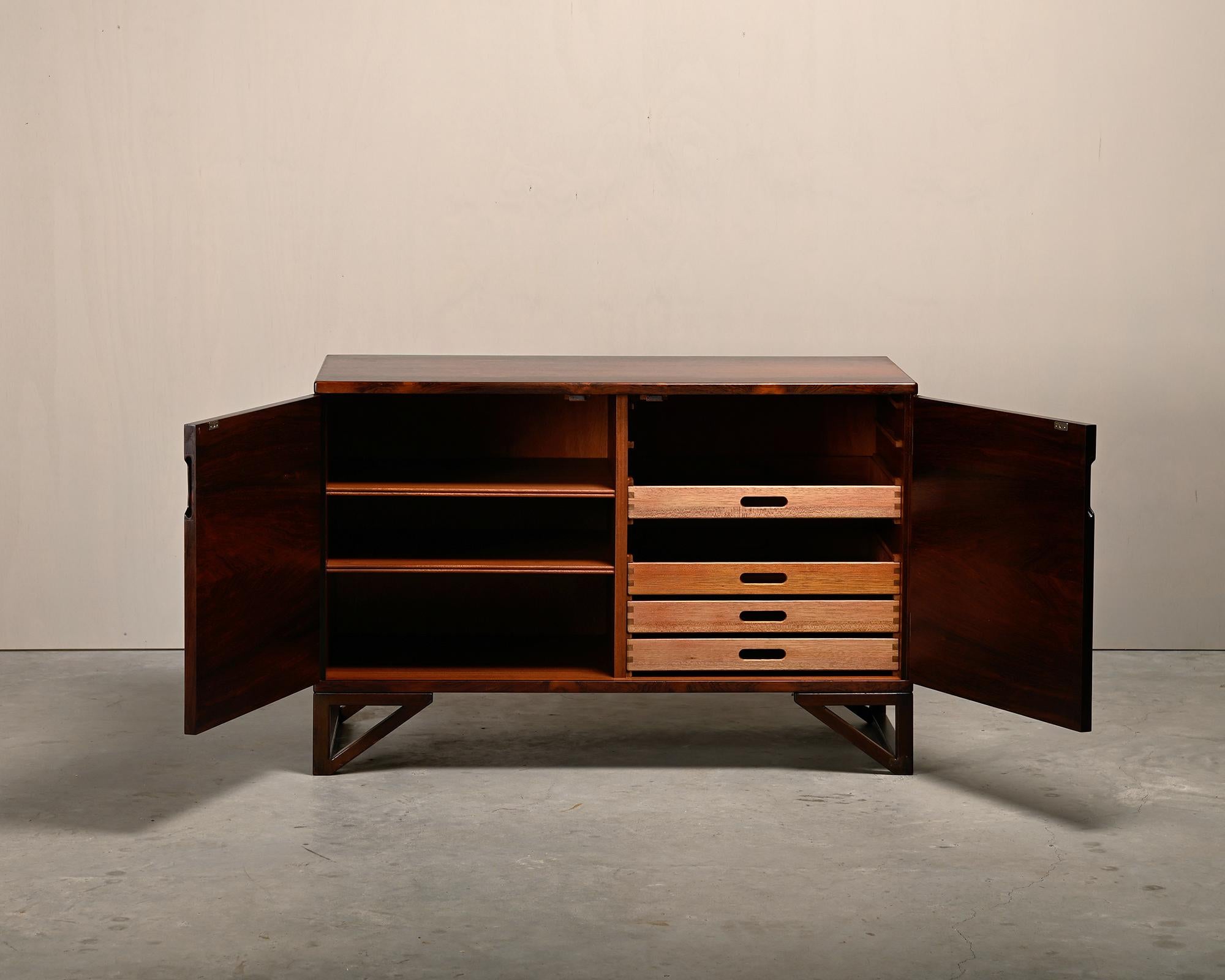 Danese Cabinet in legno di rosa di Svend Langkilde per Illums Bolighus, Danimarca anni '60 in vendita