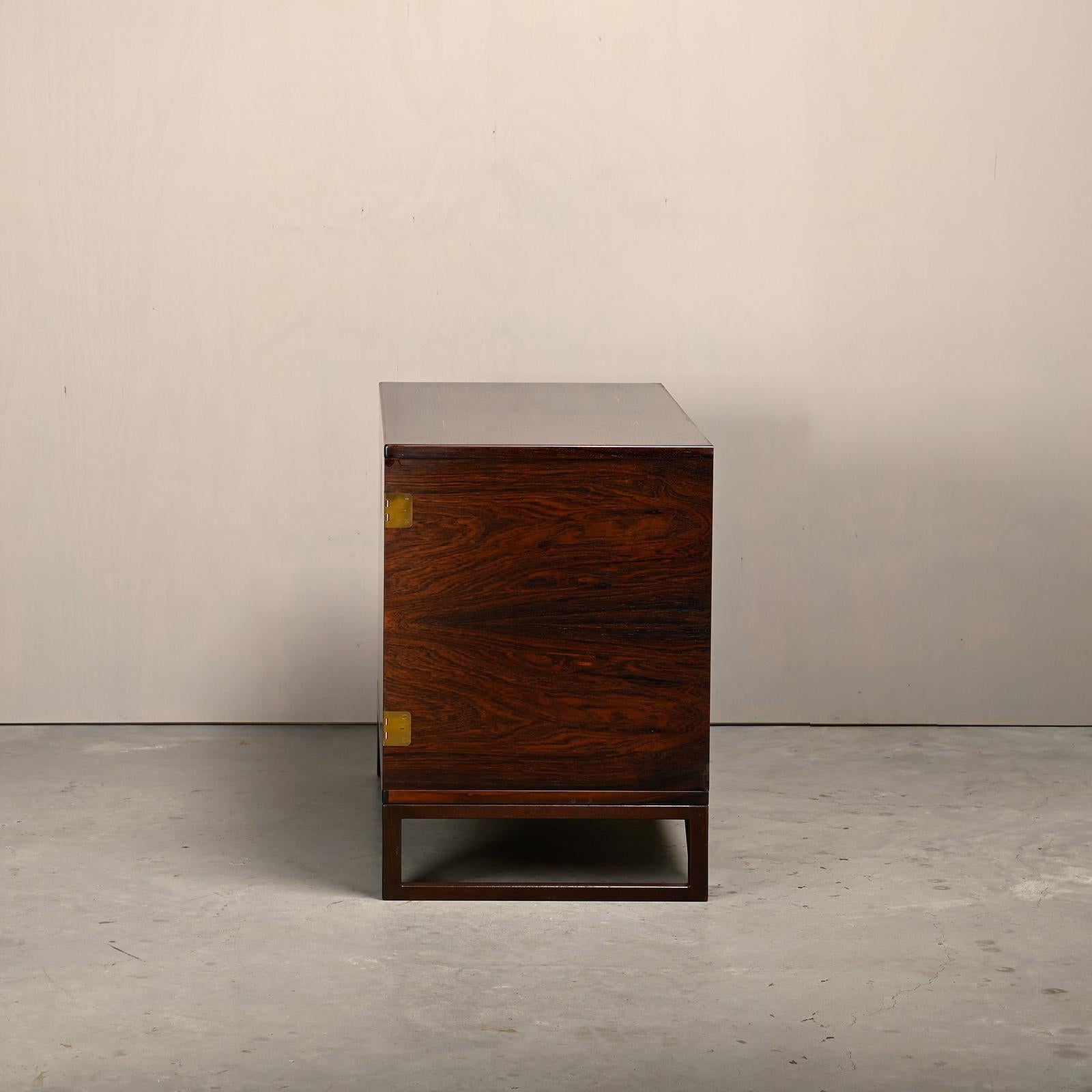 Legno Cabinet in legno di rosa di Svend Langkilde per Illums Bolighus, Danimarca anni '60 in vendita