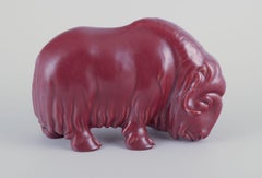 Taller propio de Svend Lindhart (1898-1989). Ceramista danés. Muskox en cerámica.
