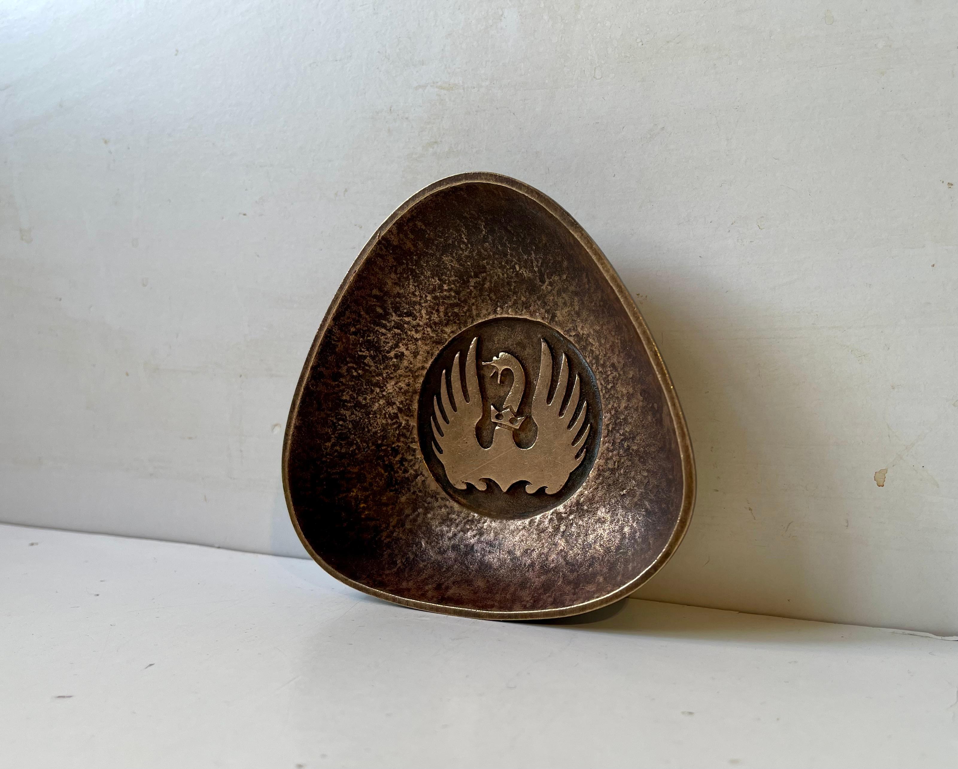 A rare lue gilded rounded triangular bronze dish or ashtray by Danish Sculptor Svend Villiam Peder Lindhart (1899-1989). A mythological Art Deco style motif of a crowned Swan. Beautiful organic and refined details. Cast at Brødrene Grage's