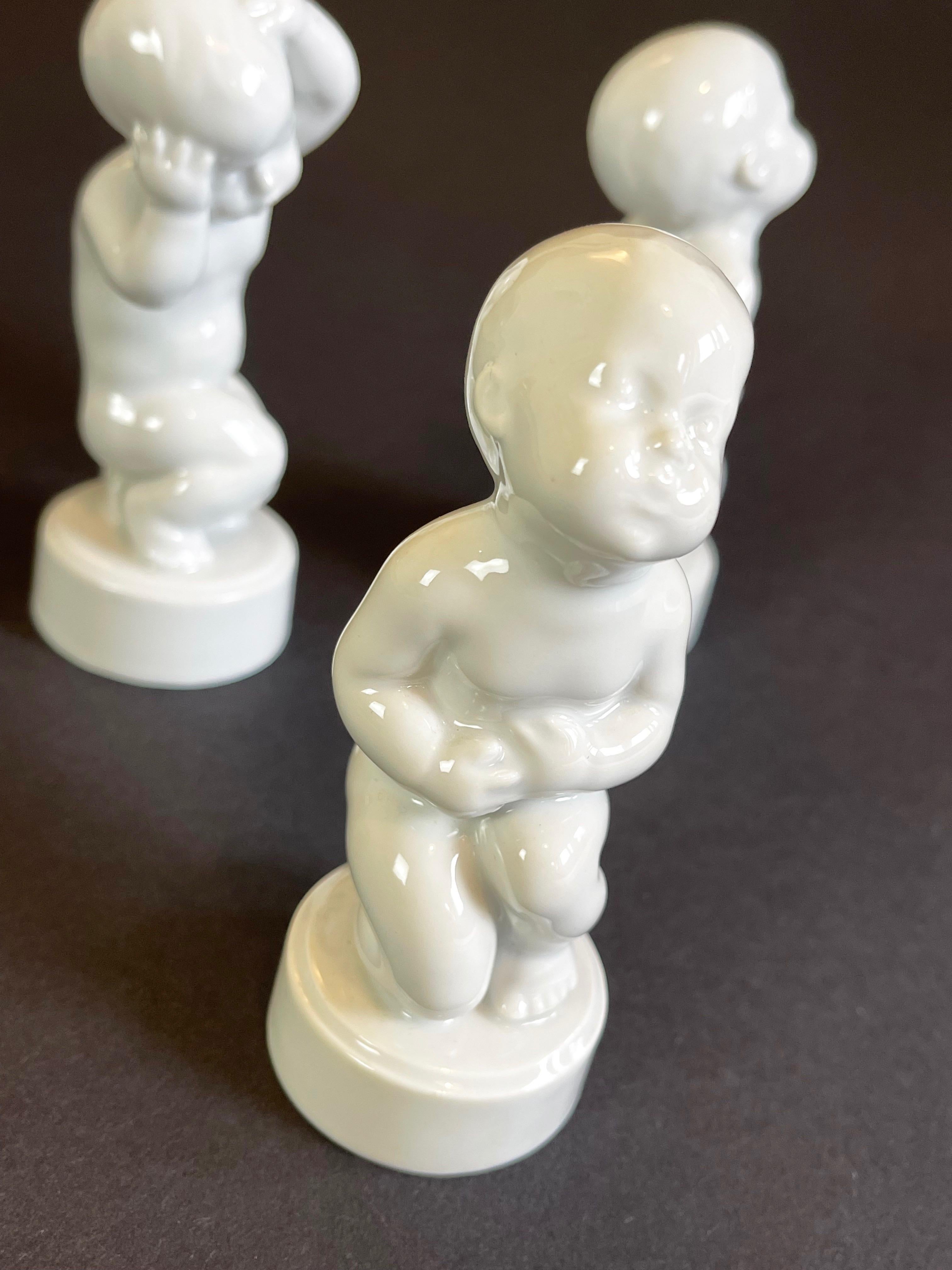 Svend Lindhart per Bing & Grøndahl, 3 statuette Blanc De Chine, Danimarca, anni 1948-80 In condizioni buone in vendita a Andernach, DE