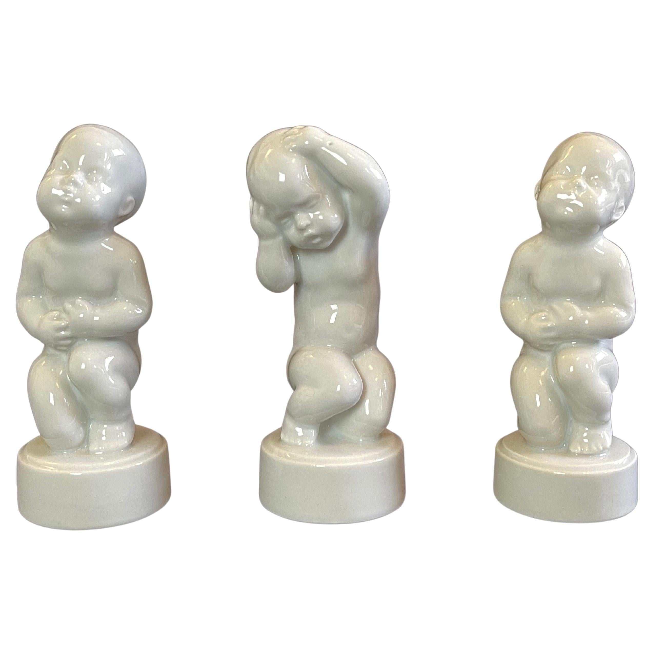 Svend Lindhart per Bing & Grøndahl, 3 statuette Blanc De Chine, Danimarca, anni 1948-80 in vendita