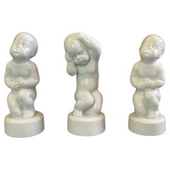 Svend Lindhart per Bing & Grøndahl, 3 statuette Blanc De Chine, Danimarca, anni 1948-80