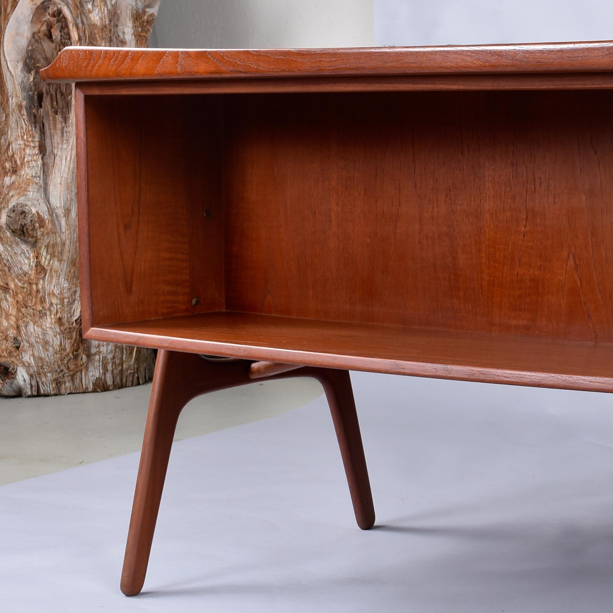Svend Madsen Scrivania danese in teak con piano curvo e mobile libreria in vendita 3