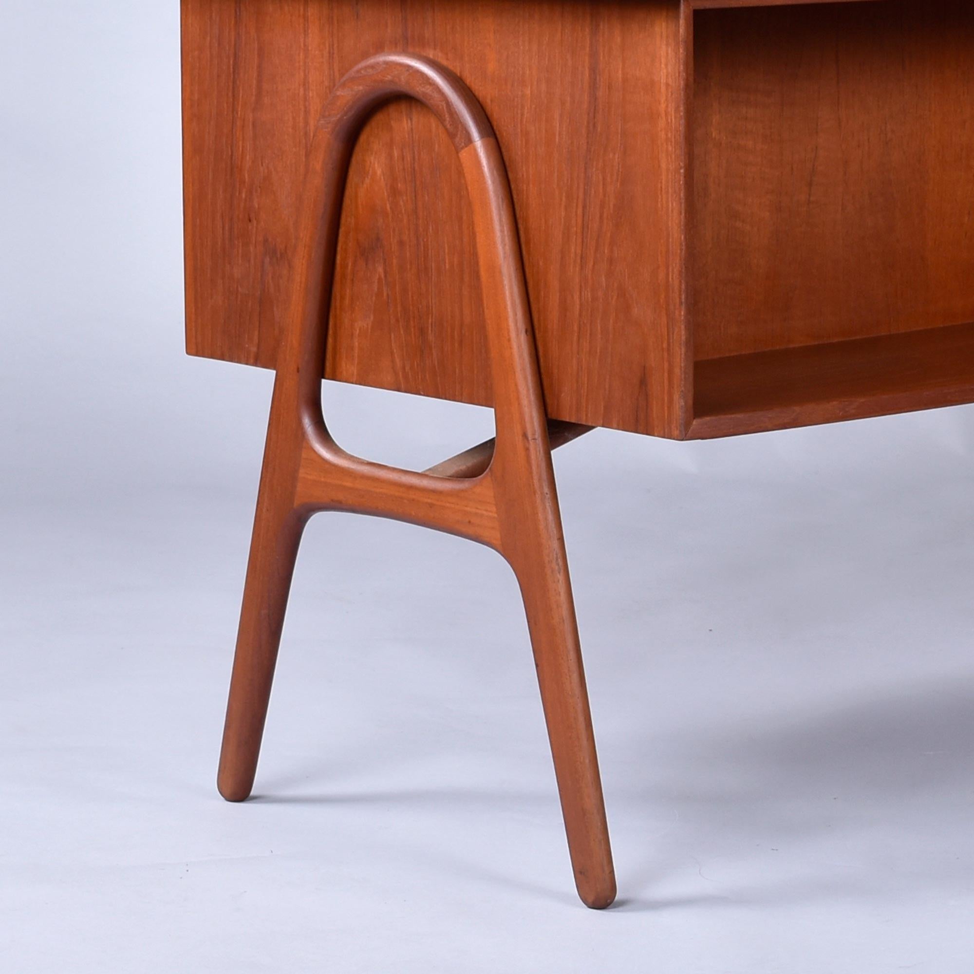 Svend Madsen Scrivania danese in teak con piano curvo e mobile libreria in vendita 2