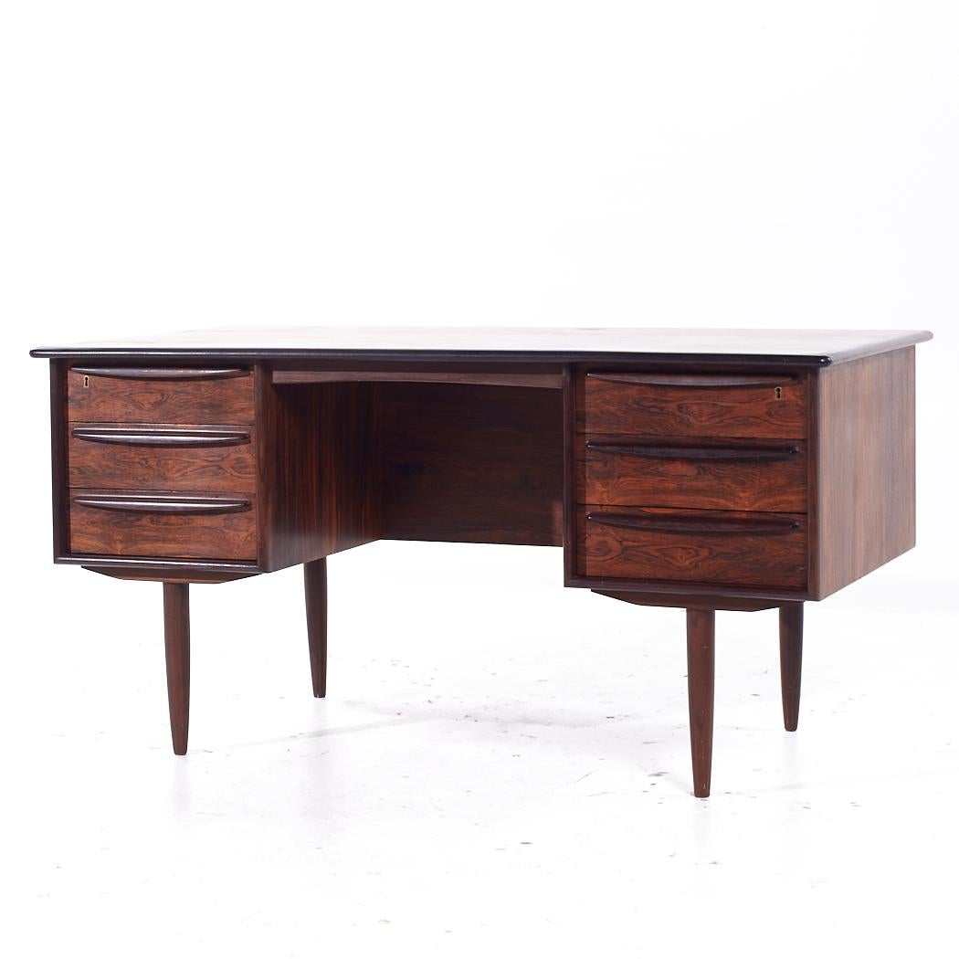 Mid-Century moderno Svend Madsen per Falster Scrivania in palissandro danese del metà del secolo scorso in vendita