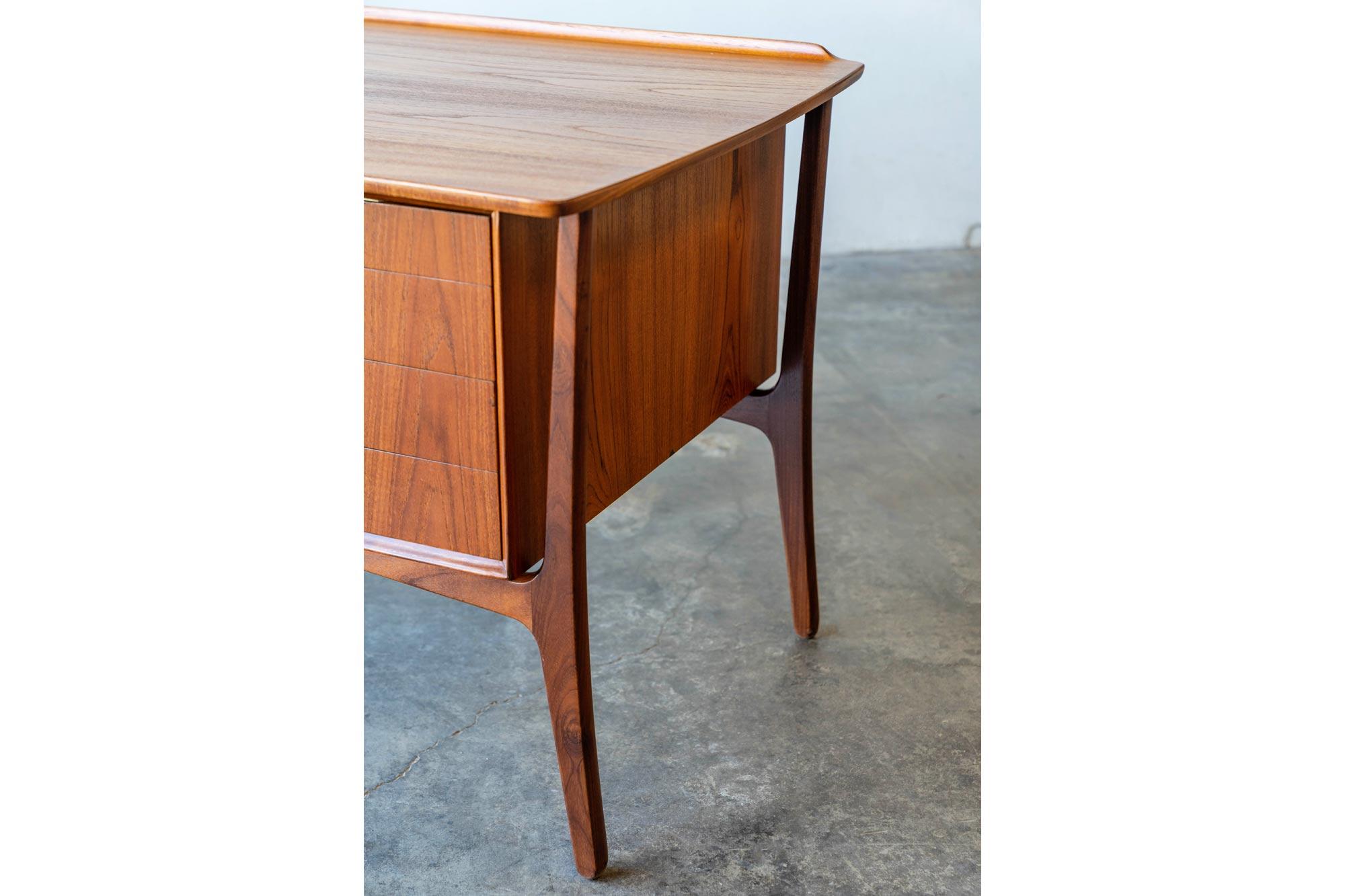 Svend Madsen for H.P. Hansen Teak Executive Desk In Excellent Condition In Las Vegas, NV