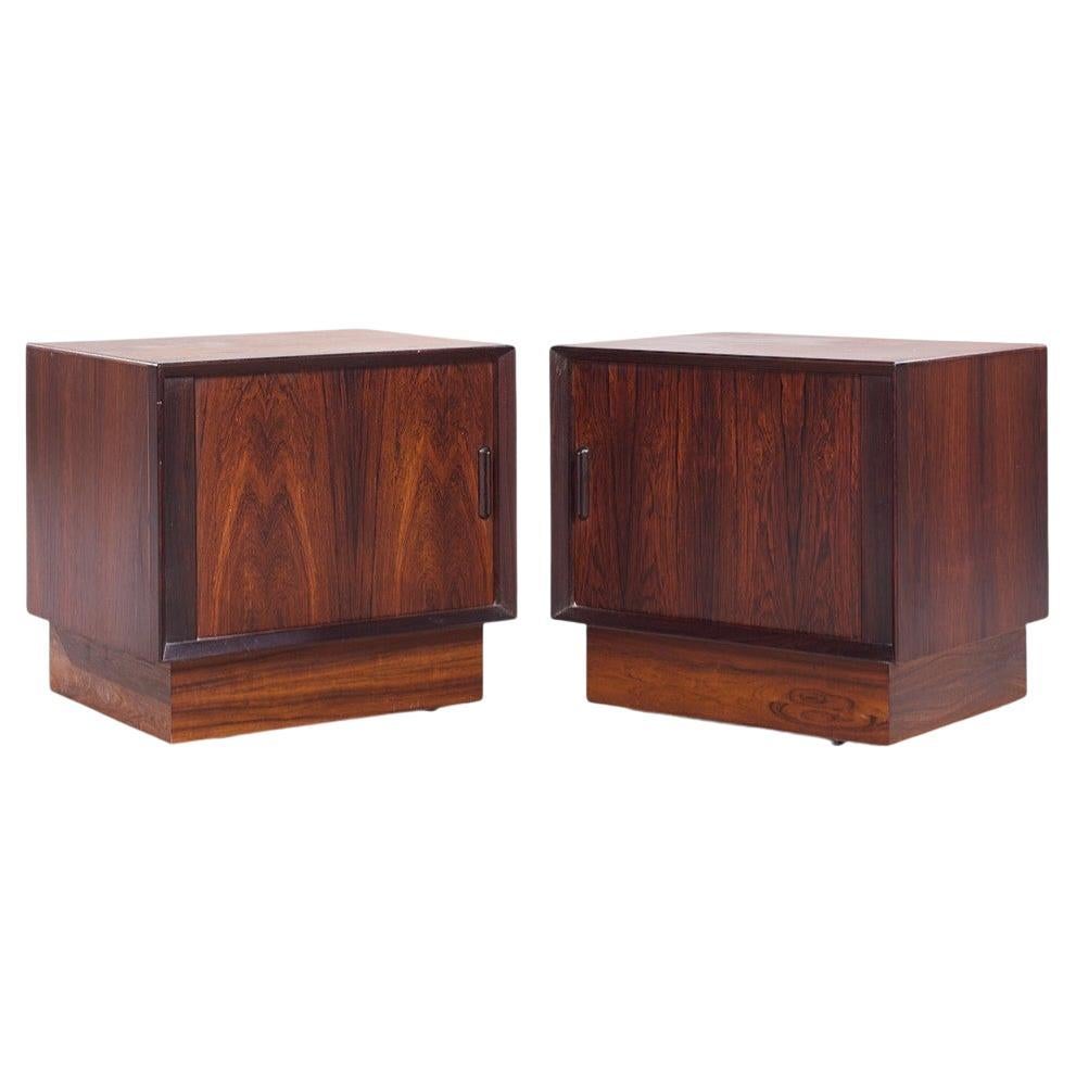 Comodini con porta a tamburo in legno di palissandro di Svend Madsen, metà secolo, Danimarca - Coppia in vendita