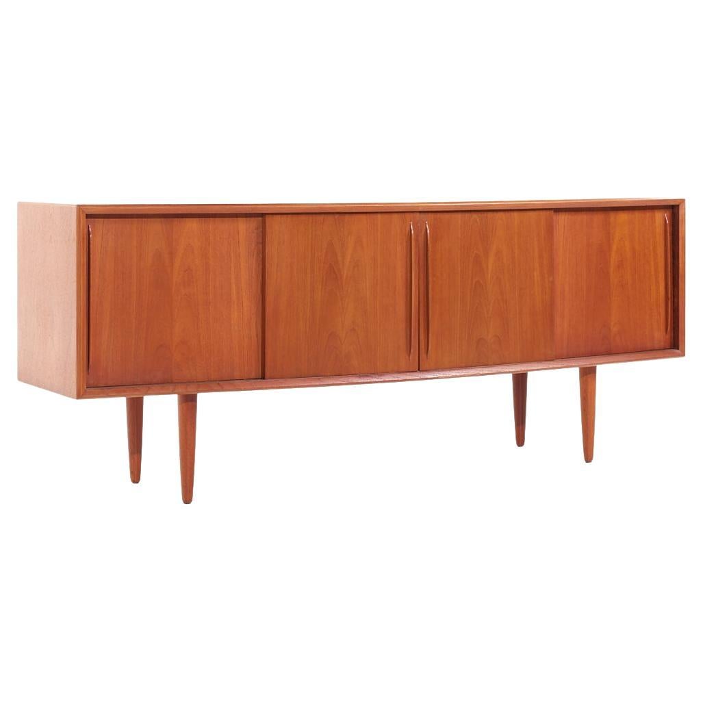 Svend Madsen Credenza danese di metà secolo in teak a fronte curvo