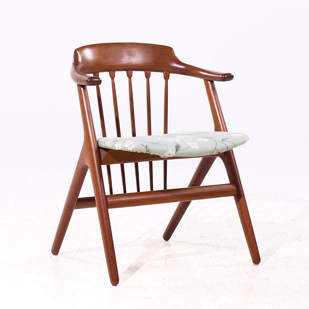Svend Madsen Style Mid Century Danish Teak Dining Chairs - Set of 8 In Good Condition For Sale In Countryside, IL