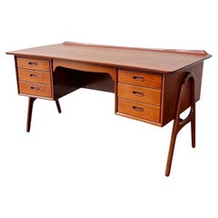 Bureau flottant en teck de Svend Madsen