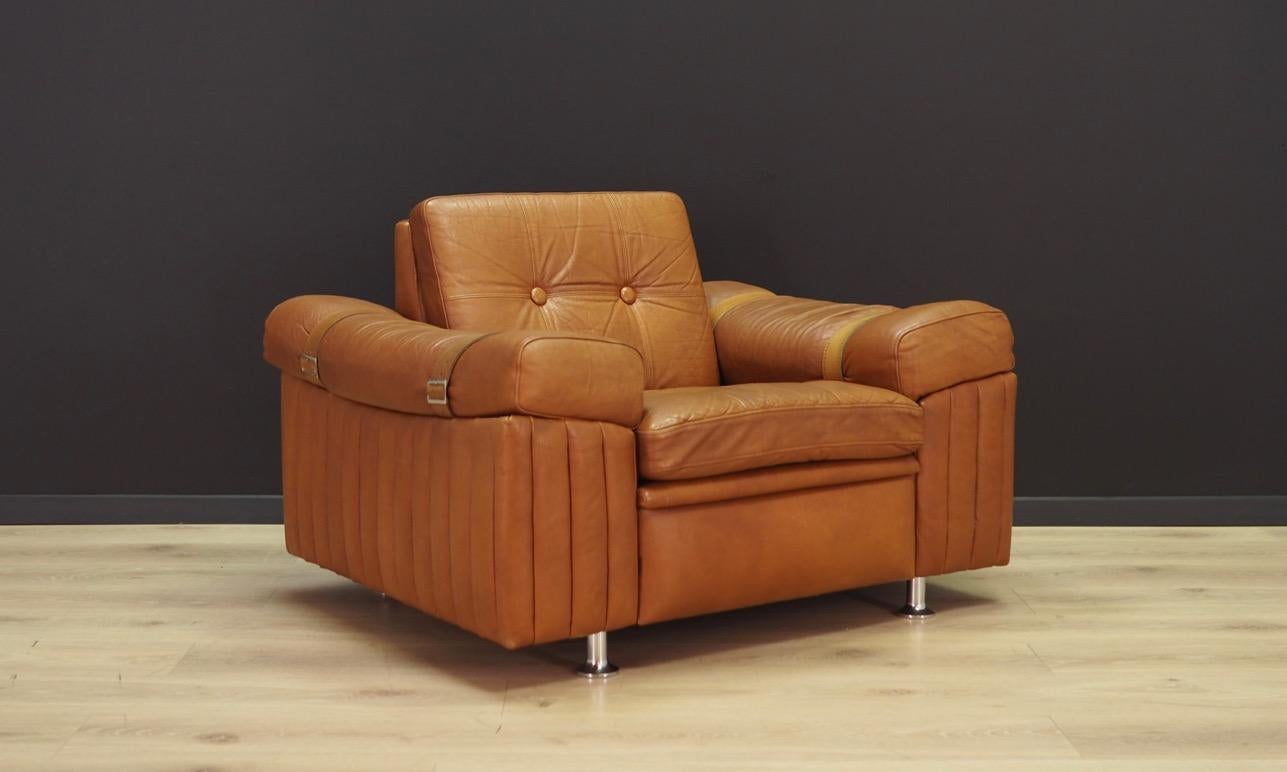 Fantastic armchair from the 1960s-1970s, Minimalist form. Svend Skipper's design. Original upholstery made of brown leather. Maintained in good condition (minor bruises and scratches) - directly for use.

Dimensions: Height 68 cm, width 100 cm,