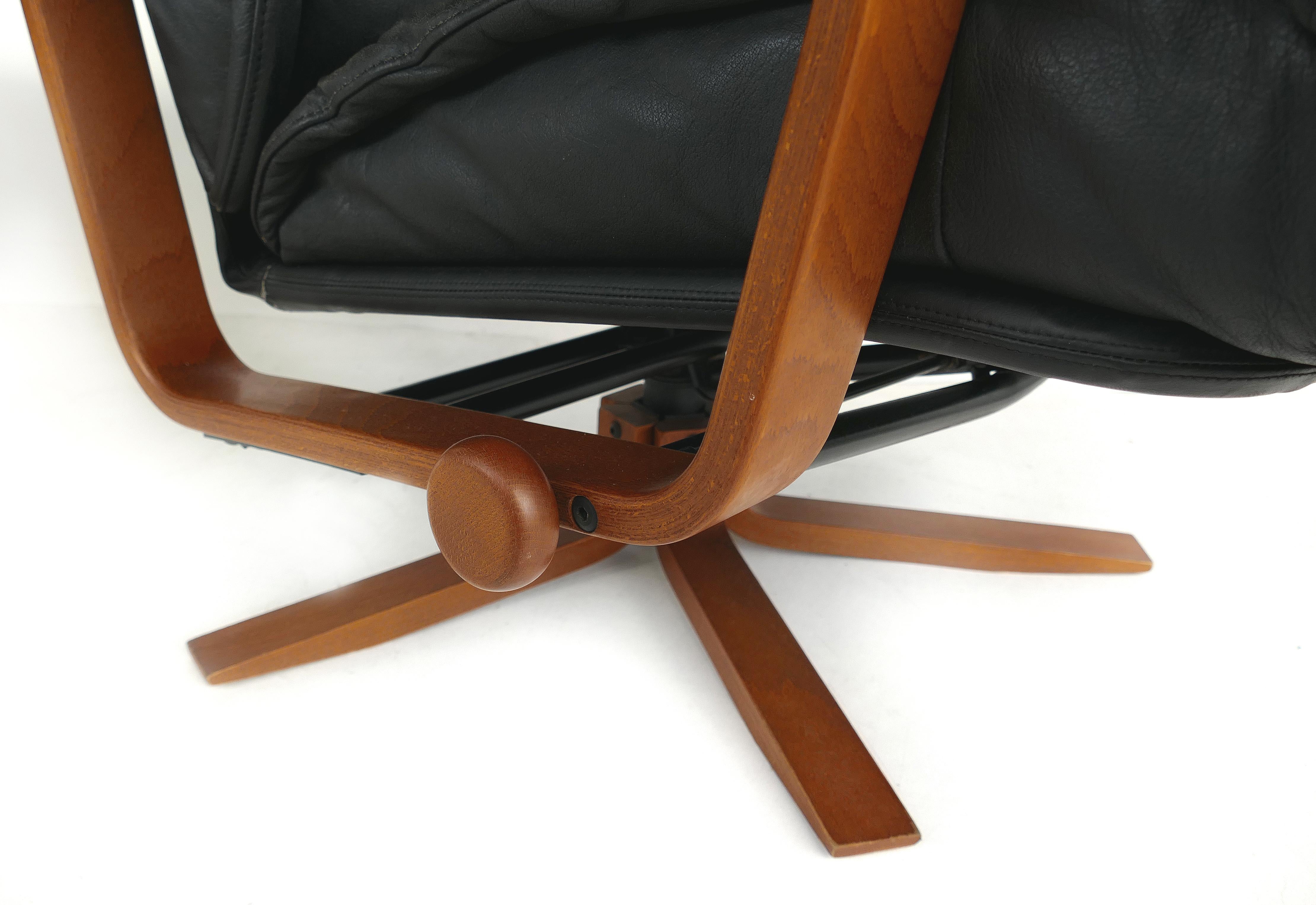 Svend Skipper for Skippers Mobler Reclining Armchair and Ottoman in Teak In Good Condition In Miami, FL