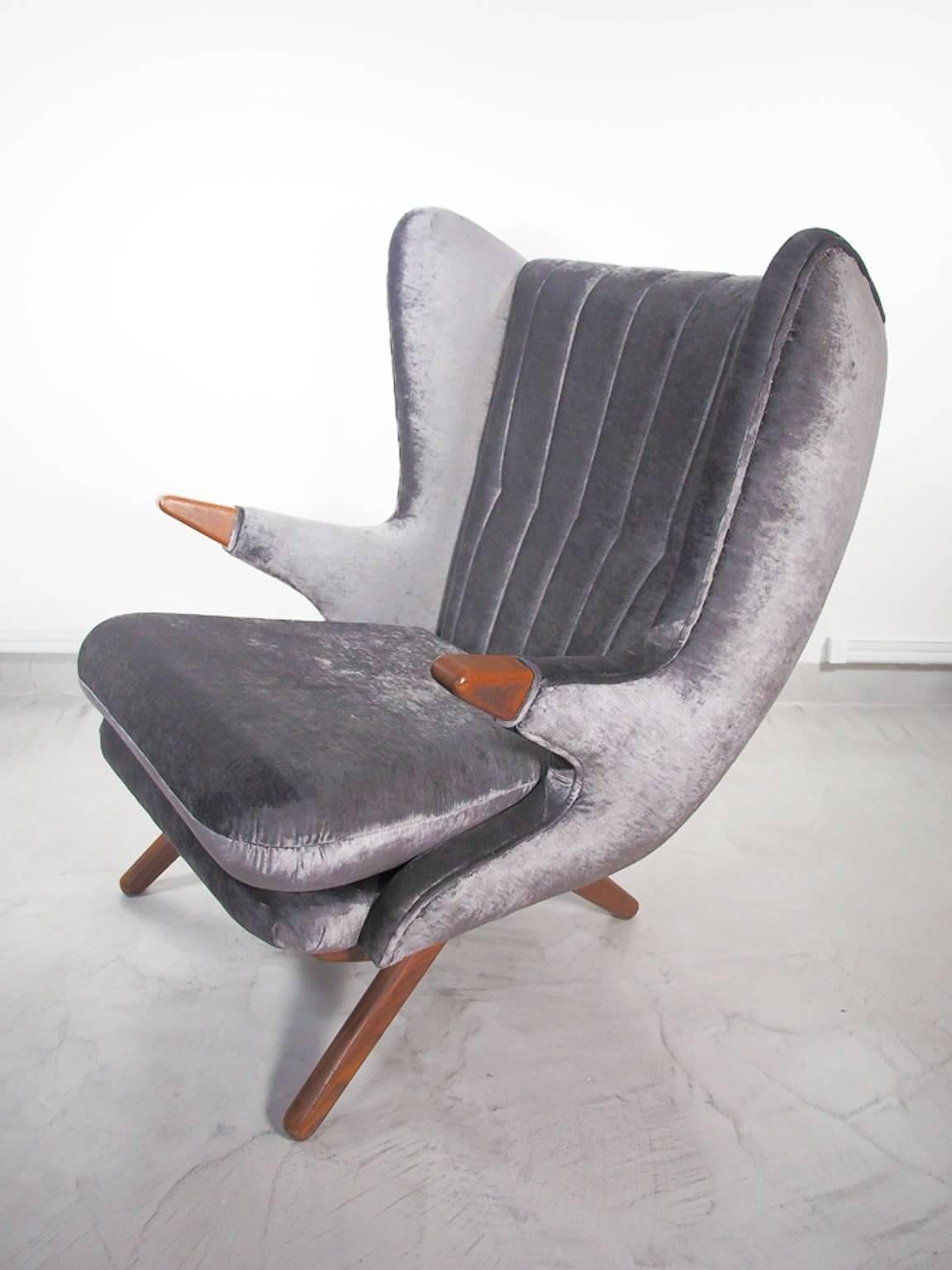 Scandinavian Modern Grey Lounge Chair with Teak Armrests by Svend Skipper In Good Condition In Madrid, ES