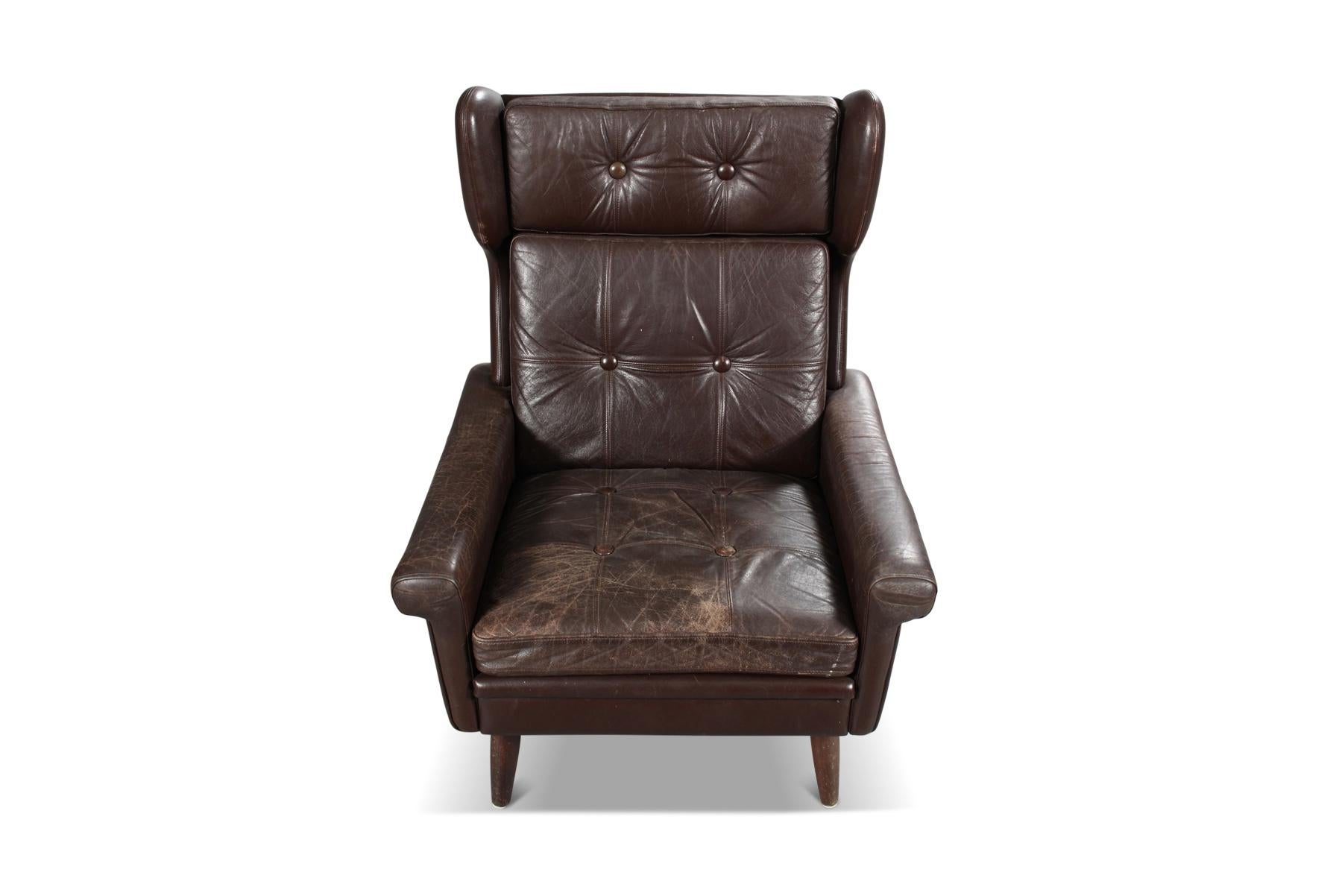 Mid-Century Modern Svend Skipper fauteuil de salon à dossier haut en cuir brun patiné en vente