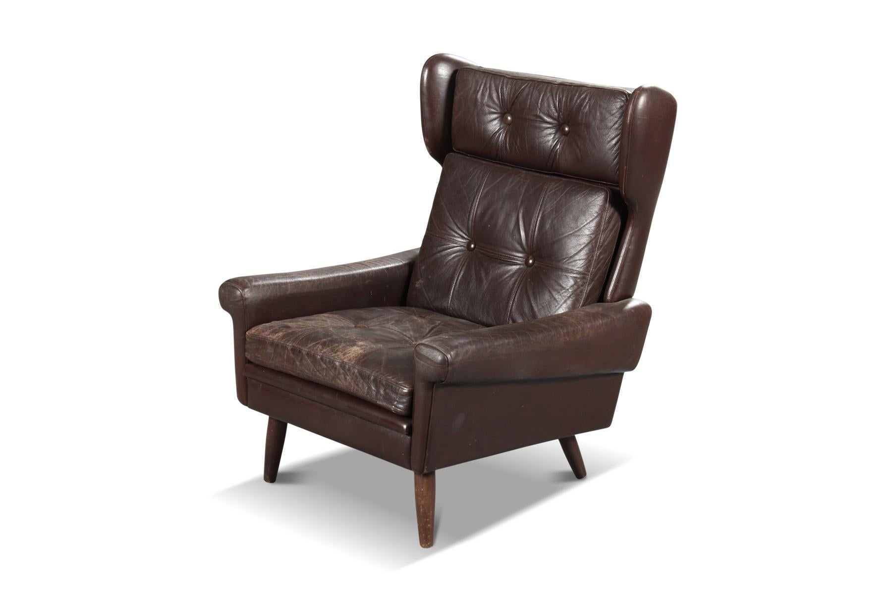 20ième siècle Svend Skipper fauteuil de salon à dossier haut en cuir brun patiné en vente