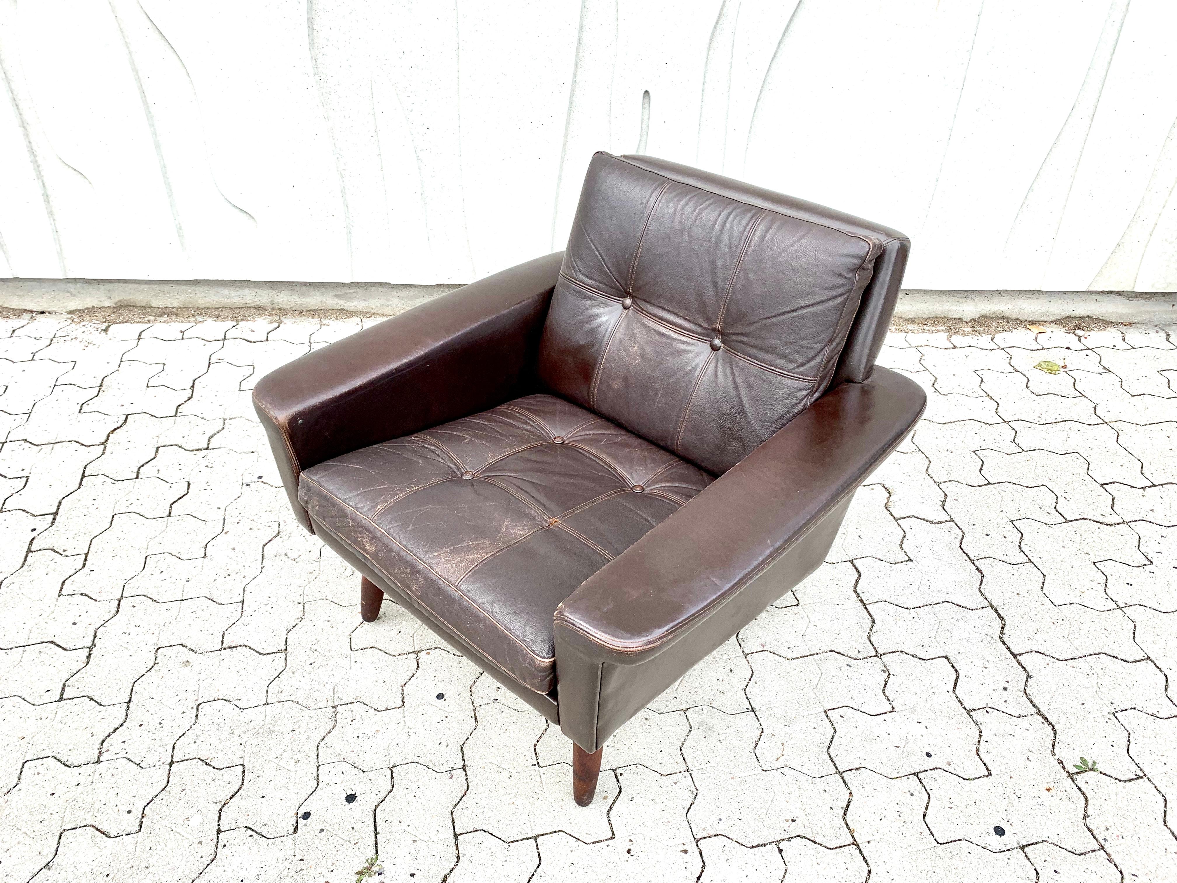 Svend skipper lounge chair by Skippers Furniture, Denmark, 1960s, tapered legs and chocolate brown leather.