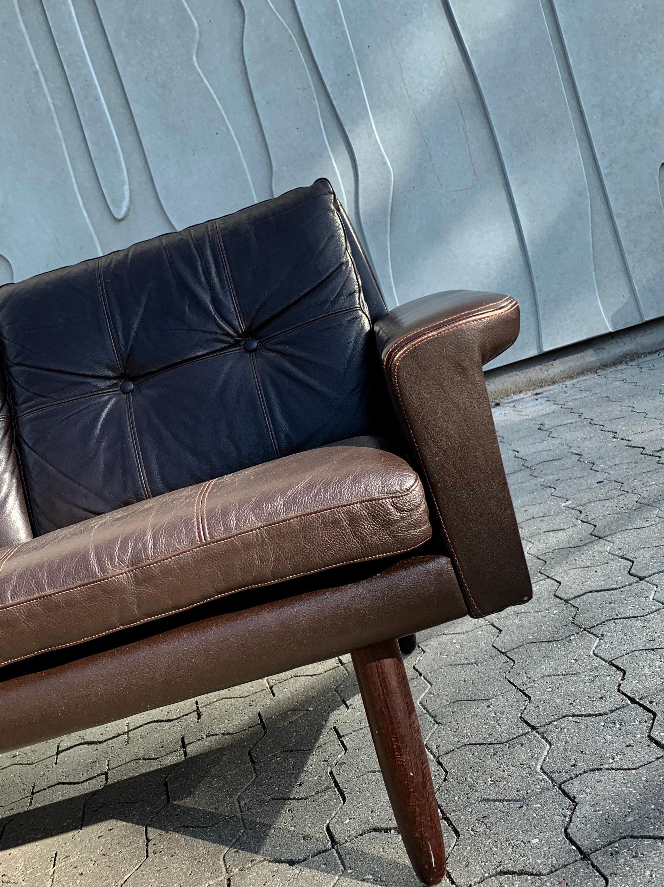 Svend Skipper lounge chair by Skippers Furniture Denmark 1960s, tapered legs and chocolate brown leather.