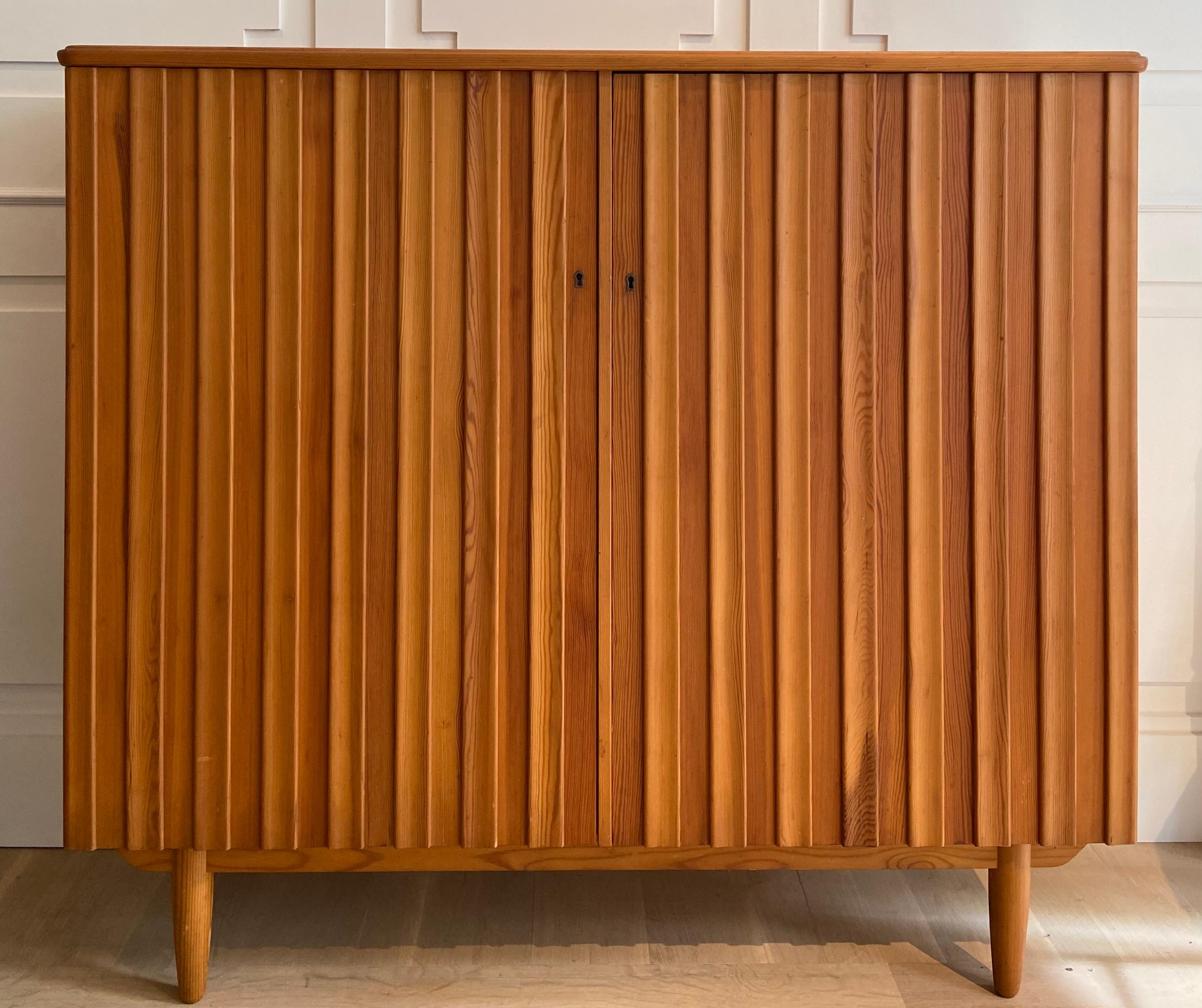Two door dresser in pine by Svensk Fur. 
Designer:  Göran Malmvall. 
Interior with removable drawers and shelves.
