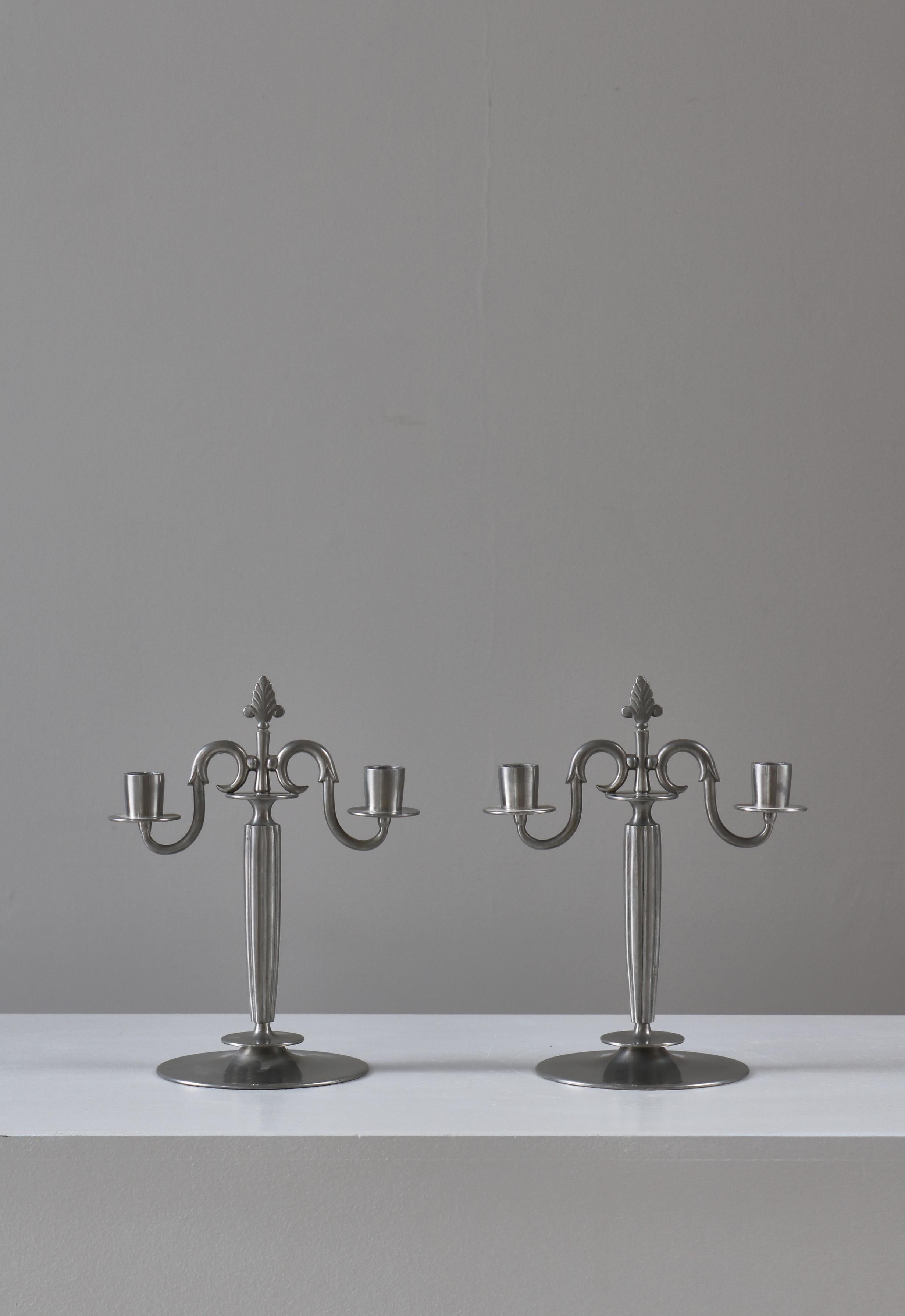 Suédois Paire de candélabres Svenskt Tenn par Edvin Ollers, Stockholm, 1929 en vente
