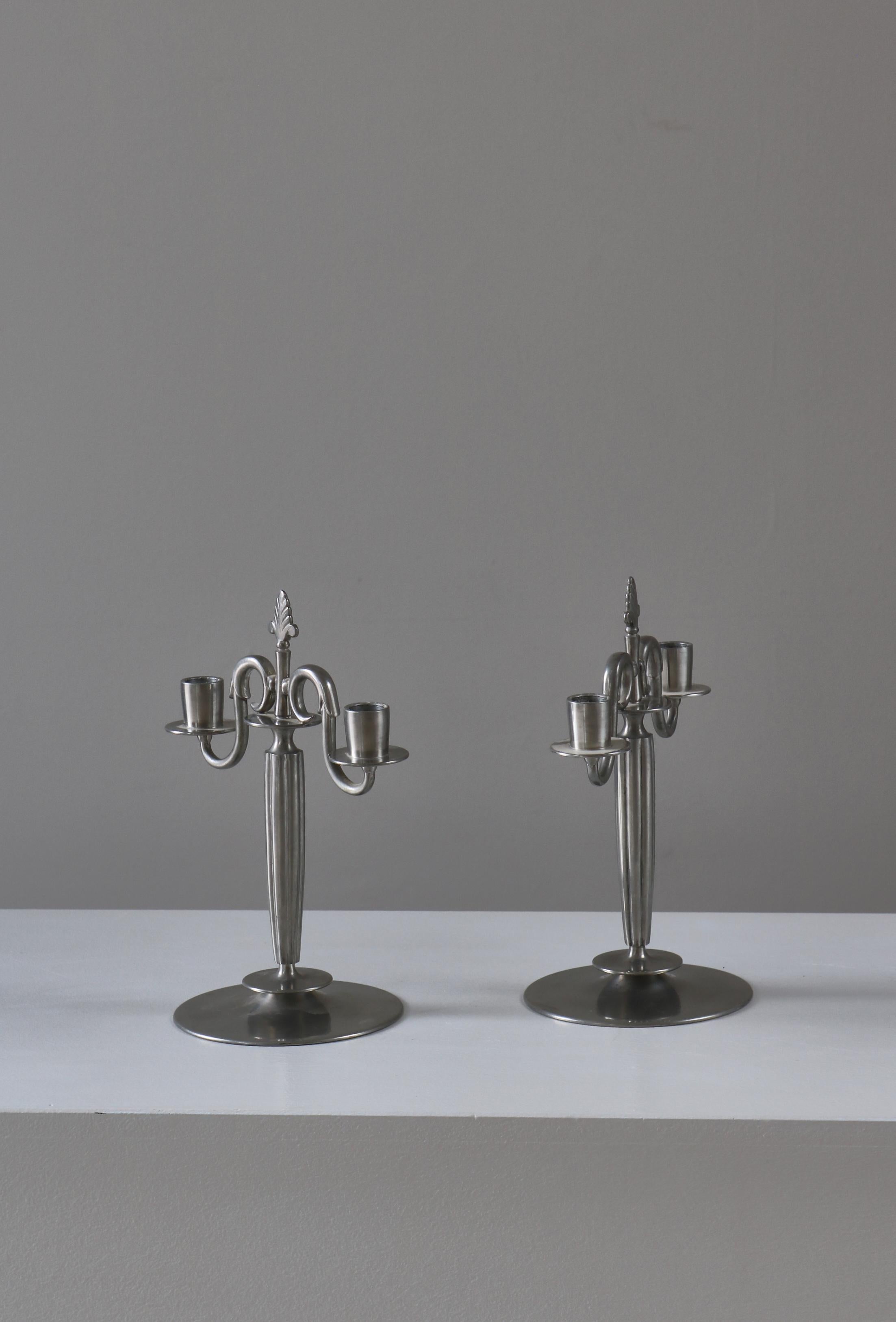 Étain Paire de candélabres Svenskt Tenn par Edvin Ollers, Stockholm, 1929 en vente
