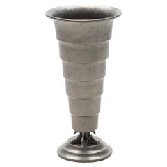 Vase Svenskt Tenn en étain fabriqué en 1935
