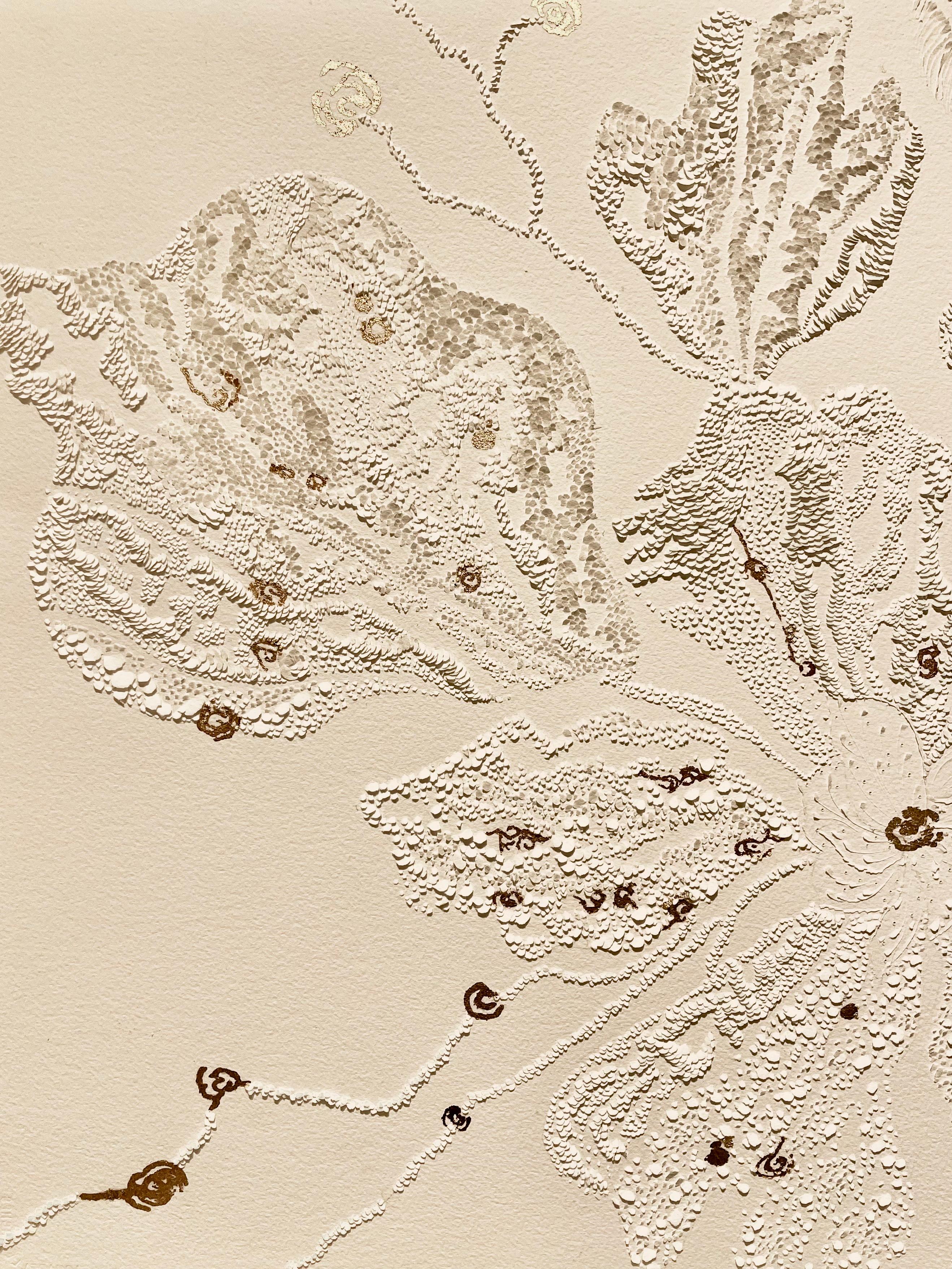 MURMURE DE LA TERRE- Bajo relieve sobre papel - Figurative Sculpture Gris de Séverine de La Chapelle