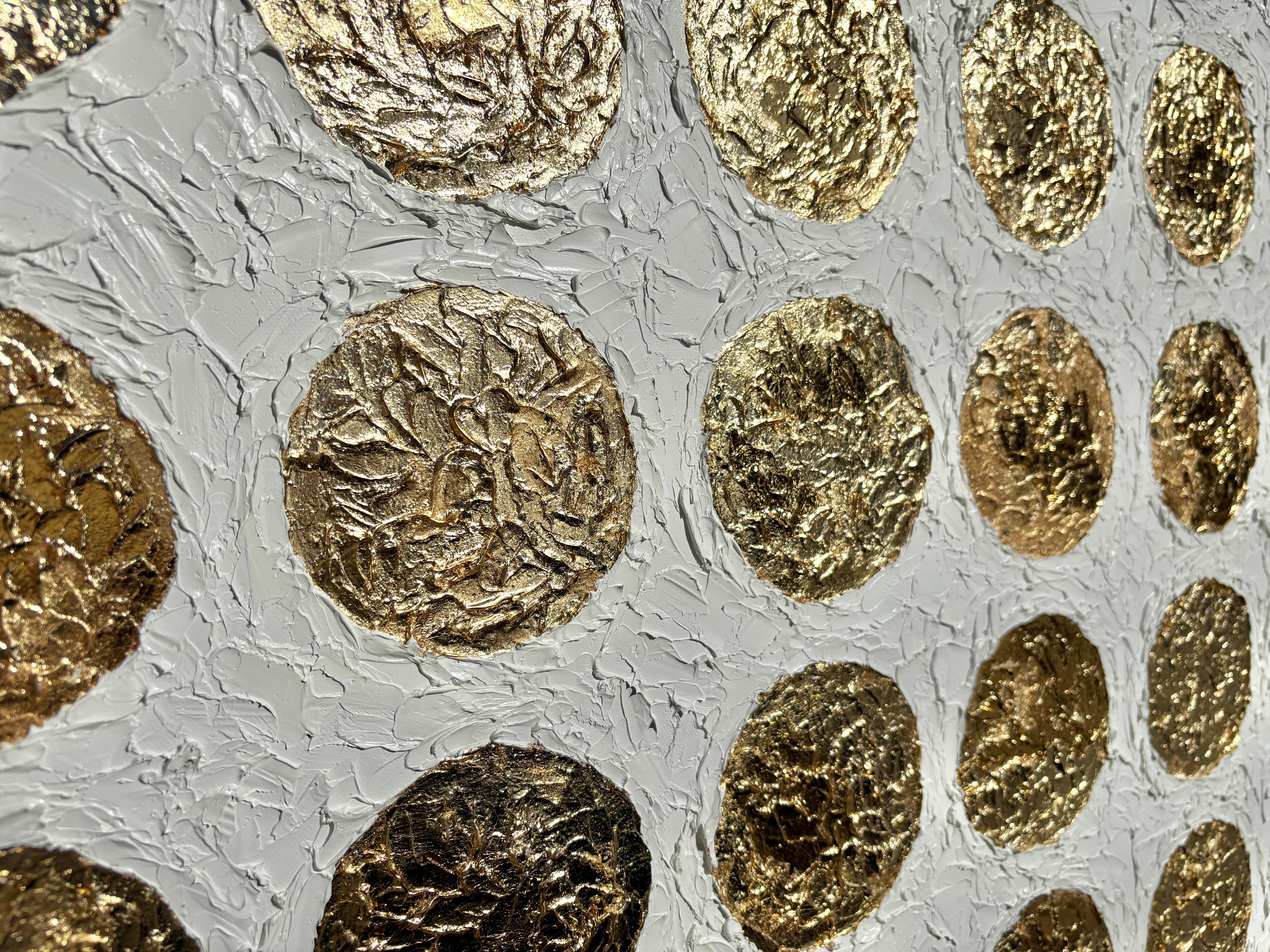 'Around the World' di Sveta - Sfere astratte contemporanee in bianco e oro - Abstract Painting Oro di Sveta Hessler