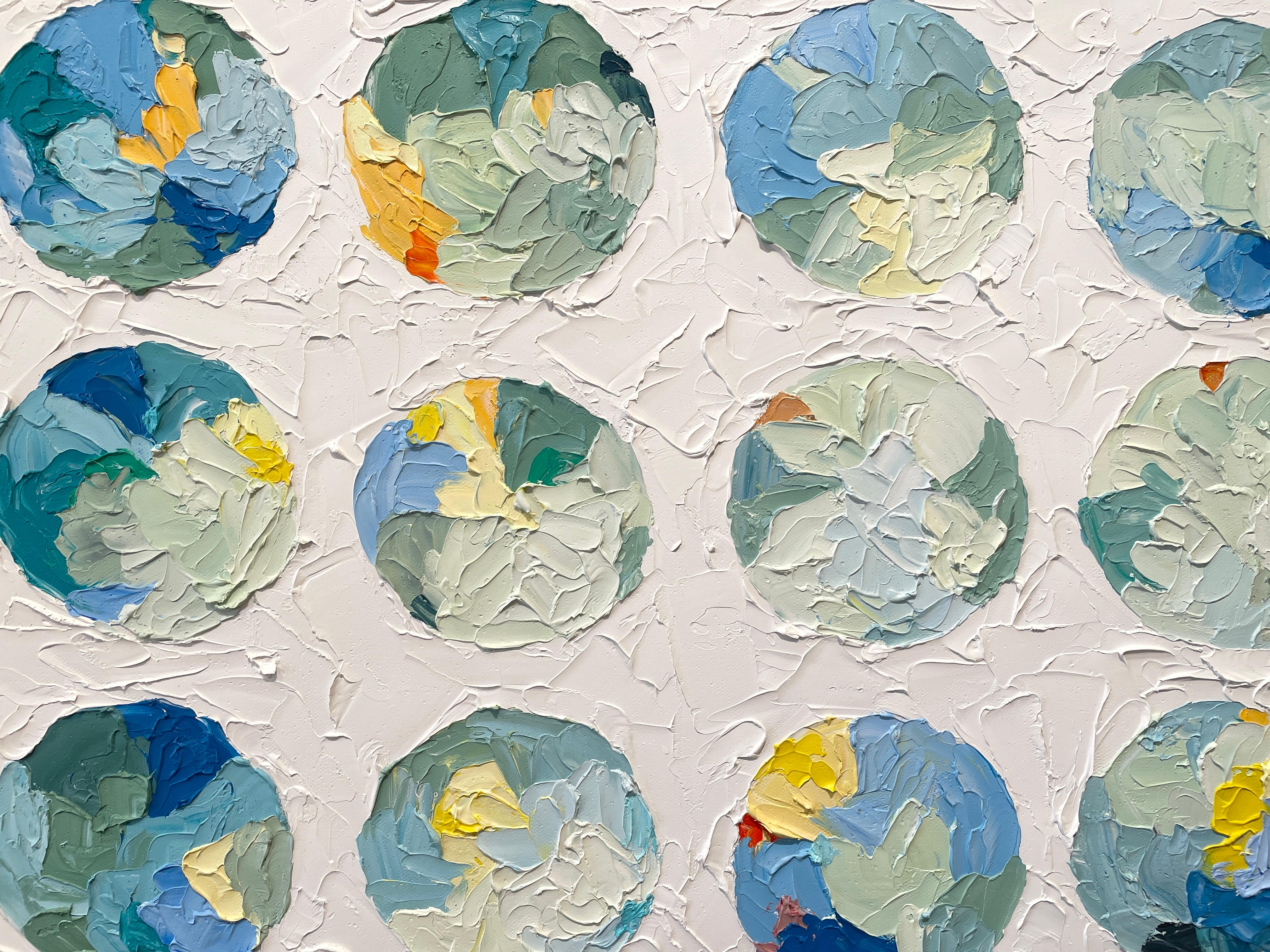 « Good Vibes Only » - cercles sereins et vibrants - peinture à l'huile bleue et blanche - Expressionnisme abstrait Painting par Sveta Hessler