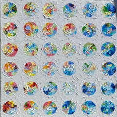 Zeitgenössische abstrakte Planeten „Tropical“ in Weiß  Kreise in Blau, Gelb und Rot 