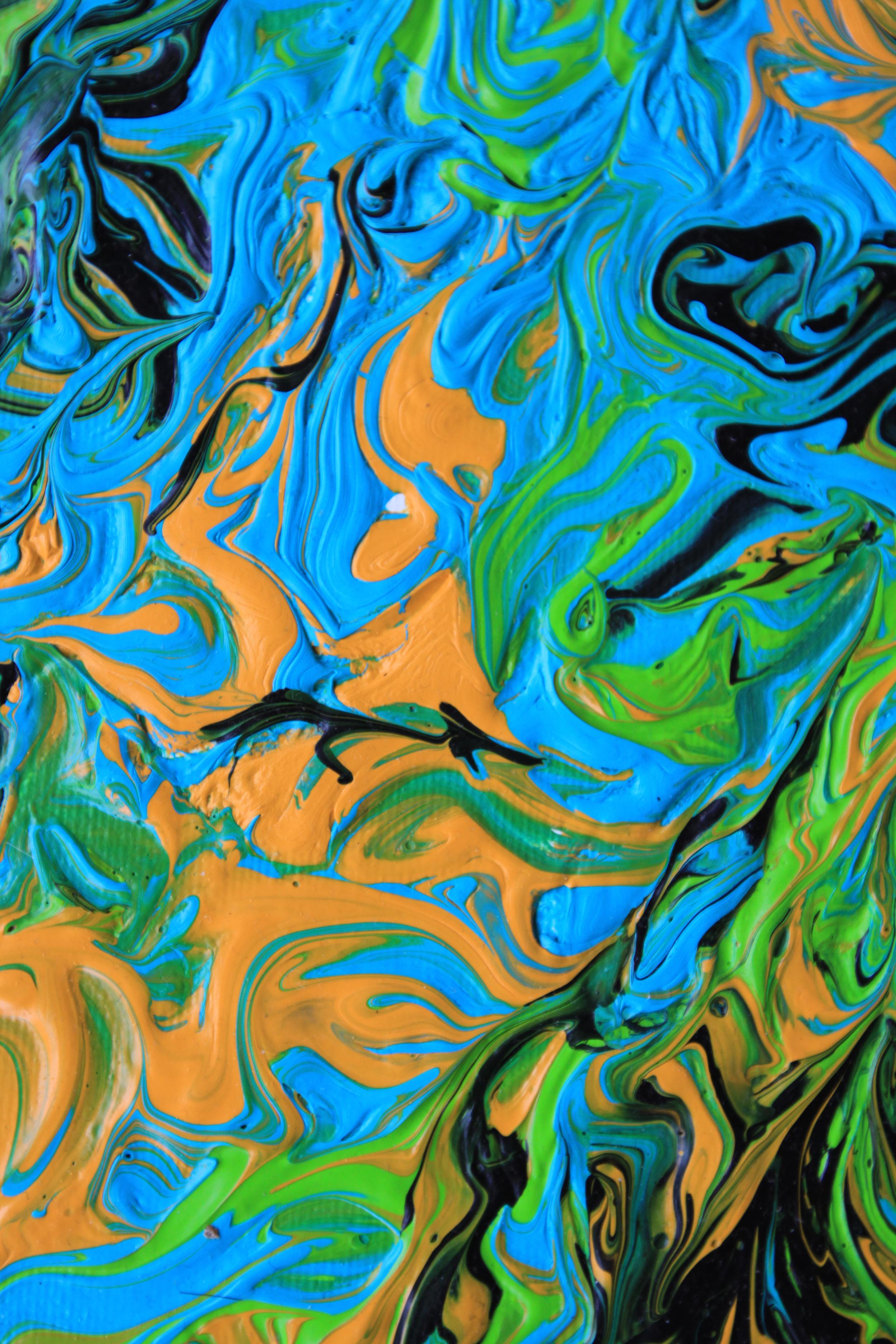 Das Bild ist in einer leuchtenden Farbkombination gemalt und trägt die positive Energie der Geburt des Neuen in sich. Bemalt mit einer speziellen Acryltechnik, die in jeder Maske Volumen schafft.