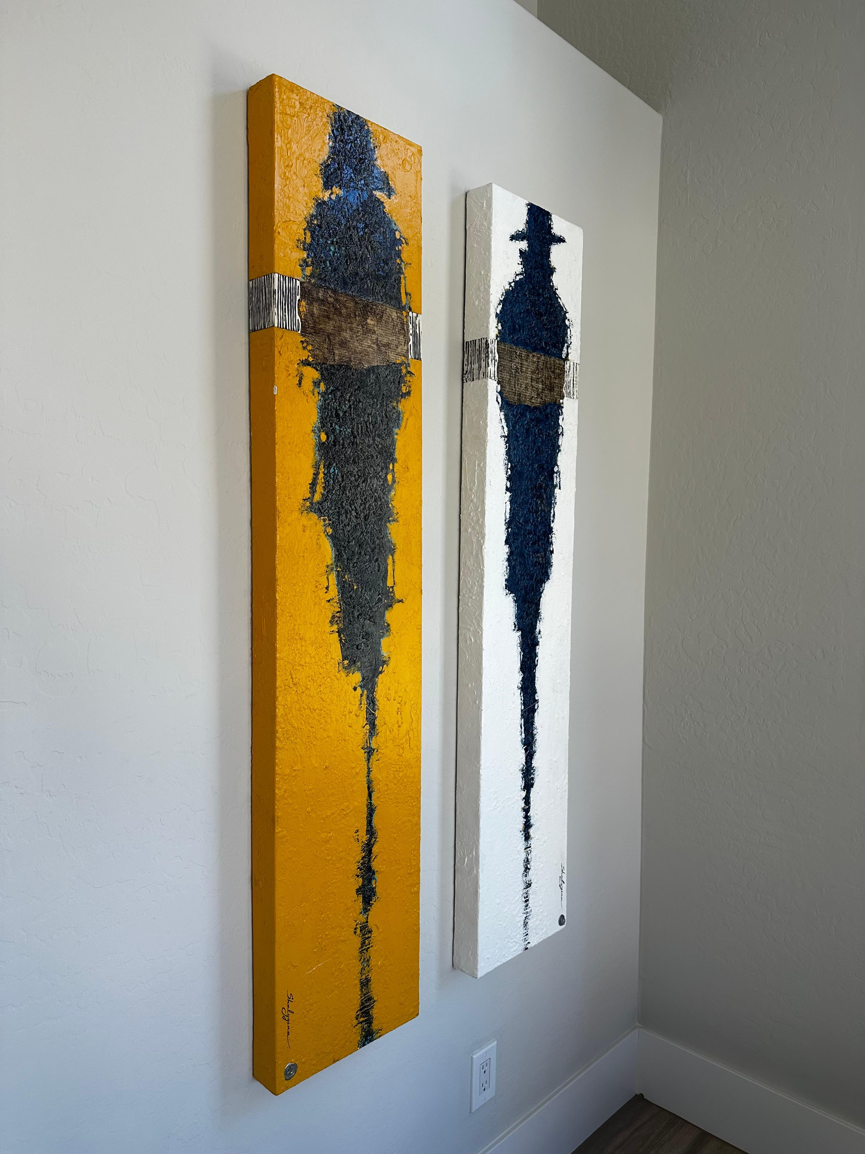 Tecnica mista, dittico. Astratto Figurativo originale con texture blu/bianco/giallo - Abstract Painting Beige di Svetlana Shalygina