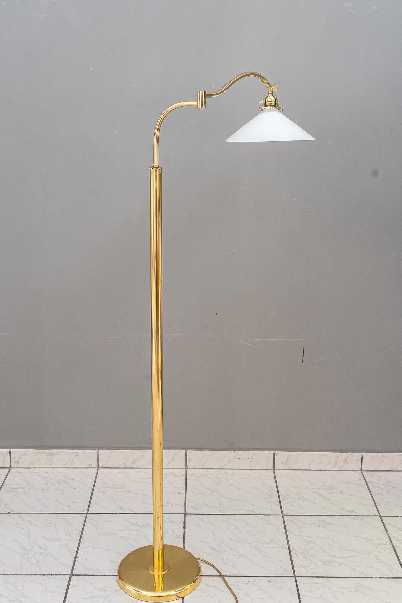 Sviweling and hight Adjustable Art Deco Floor lamp vienna around 1920s For Sale 4