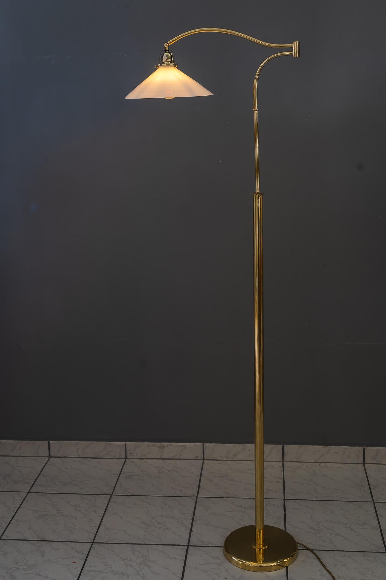 Sviweling and hight Adjustable Art Deco Floor lamp vienna around 1920s For Sale 11