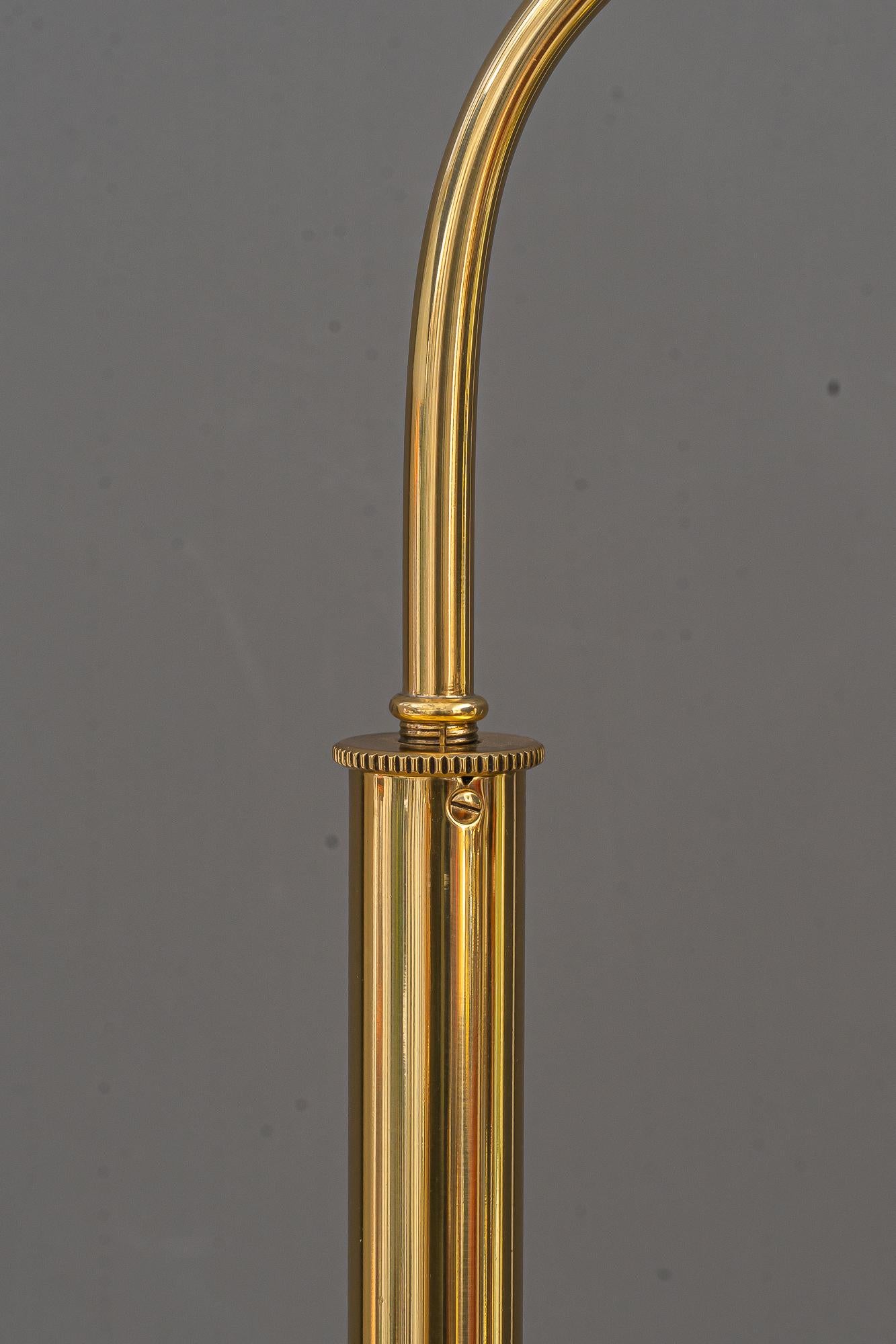 Sviweling and hight Adjustable Art Deco Floor lamp vienna around 1920s In Good Condition For Sale In Wien, AT