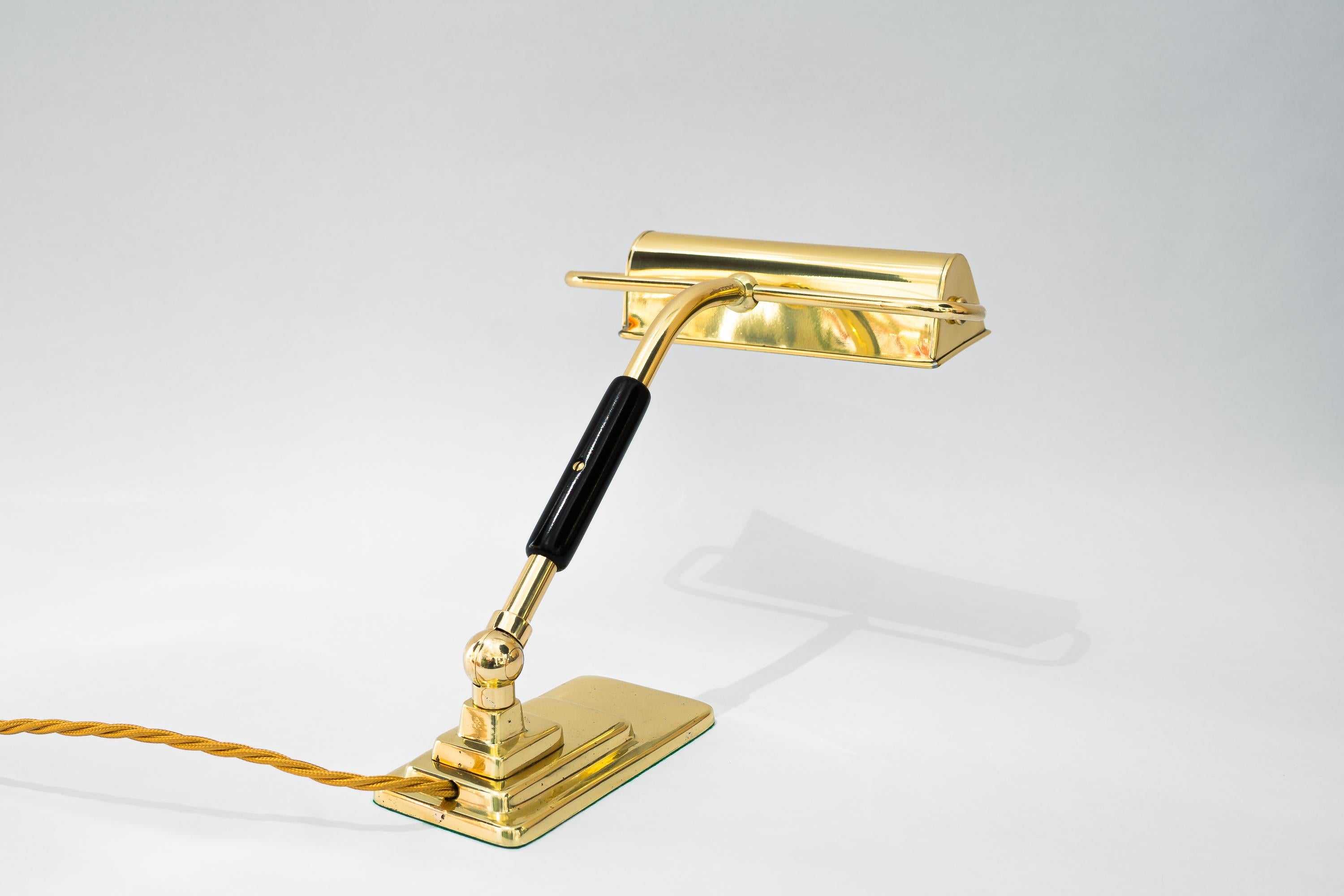 Sviweling Art Deco Tischlampe wien um 1920s (Geschwärzt) im Angebot