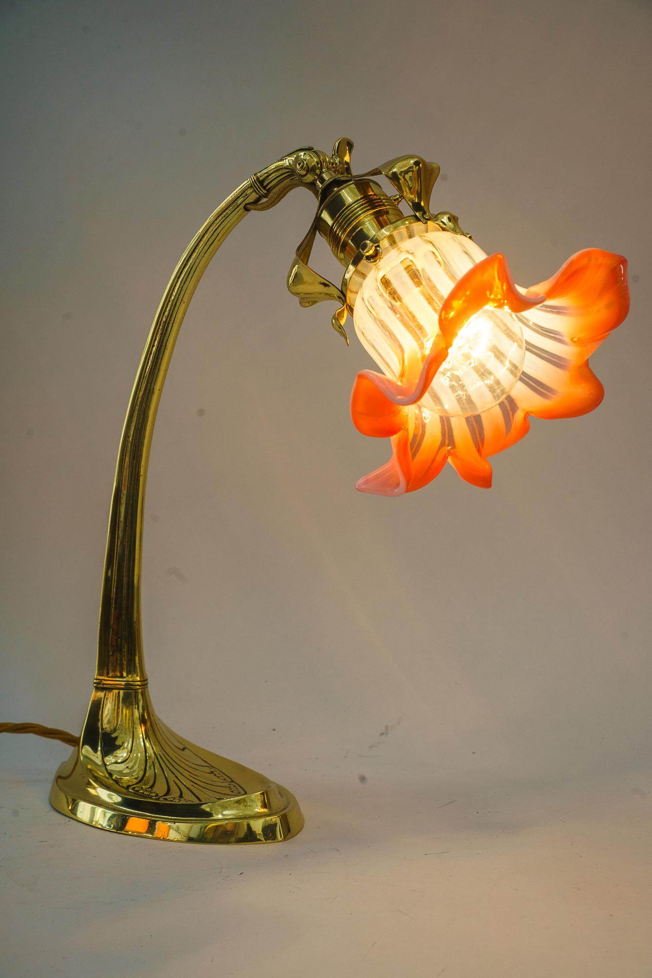 Sviweling art deco table lamp with original opaline glass shade vienna 1920s For Sale 4