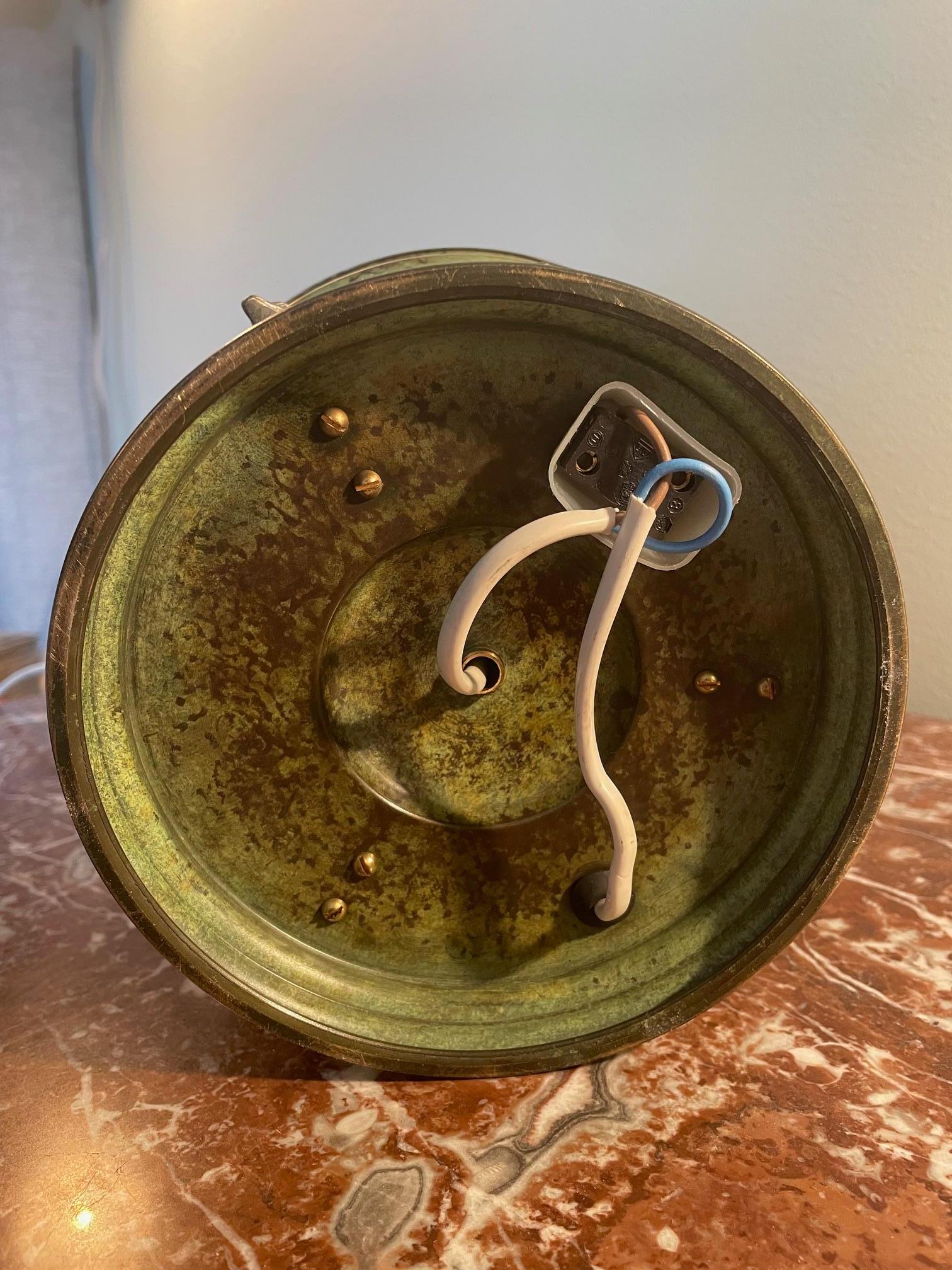 Milieu du XXe siècle Lampe de table Art déco en bronze patiné avec aigles, Suède, vers les années 1930 en vente