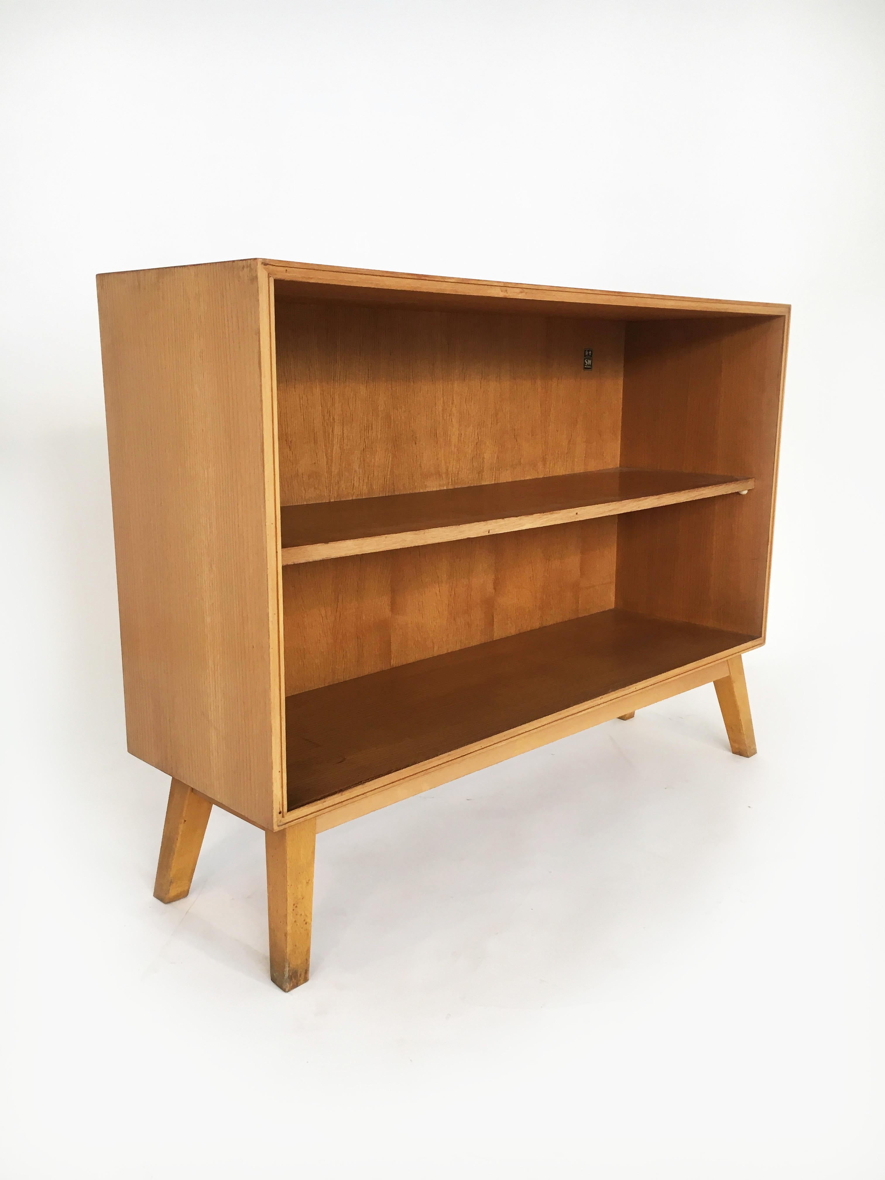 SW Möbel Bookcase, Vienna, 1950s For Sale 2