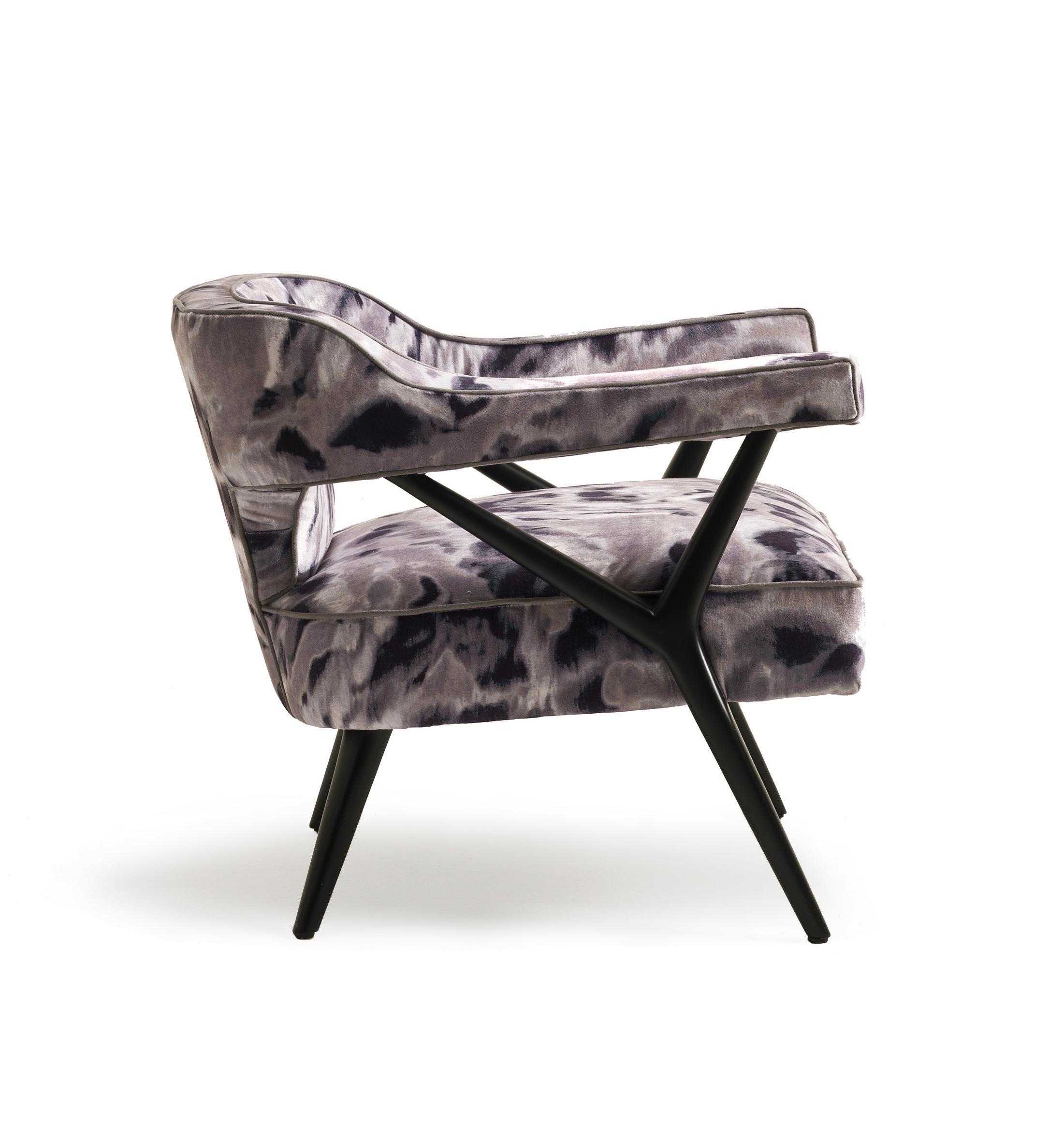 Der Lounge-Sessel SW2 aus der SW-Kollektion ist eine harmonische Mischung aus meditativem Design und zeitloser Eleganz mit dem treffenden Namen 
