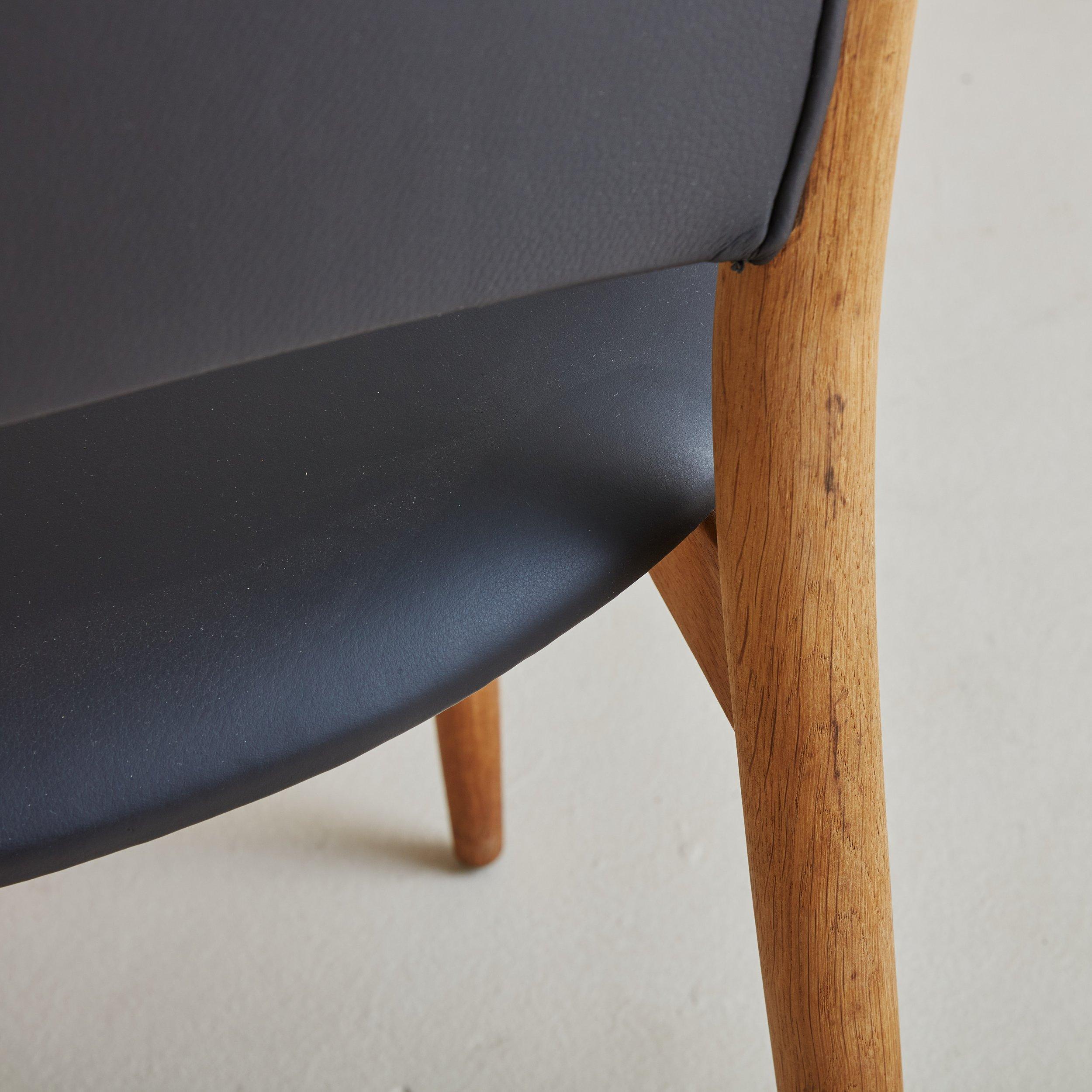 'SW86' Black Vinyl + Oak Dining Chair by Finn Juhl - 3 Available For Sale 3