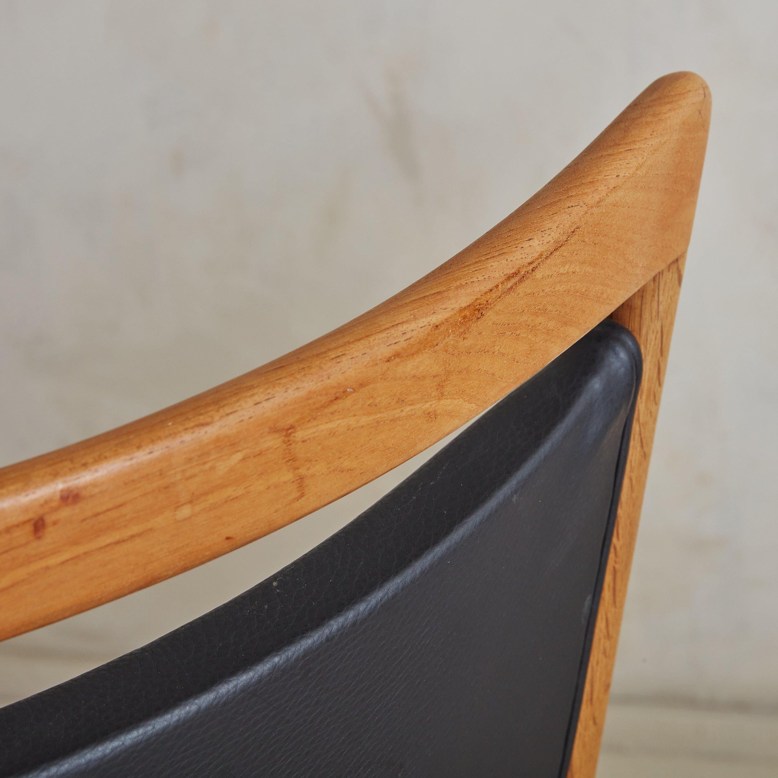 'SW86' Black Vinyl + Oak Dining Chair by Finn Juhl - 3 Available For Sale 4
