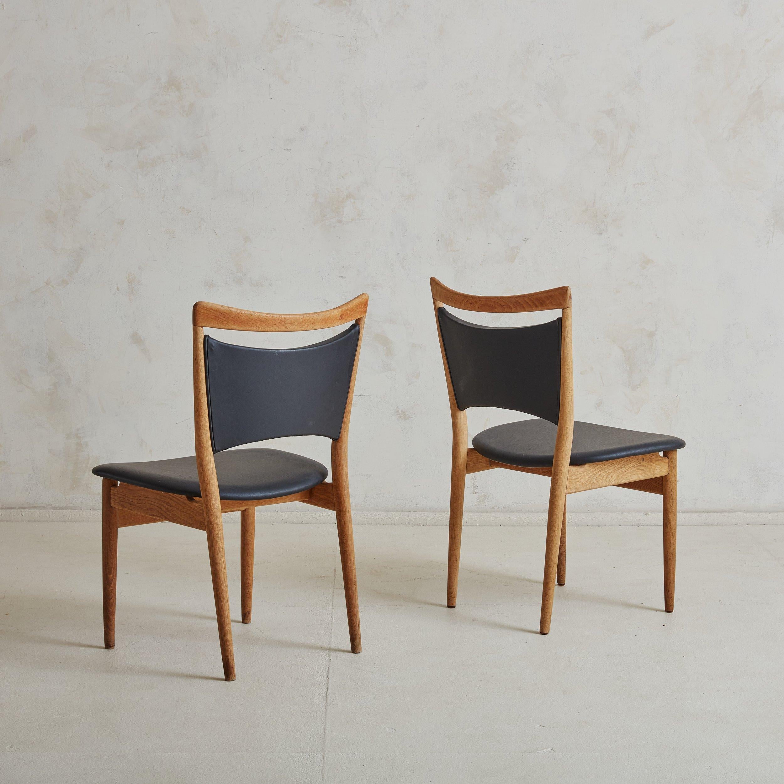 Danish 'SW86' Black Vinyl + Oak Dining Chair by Finn Juhl - 3 Available For Sale