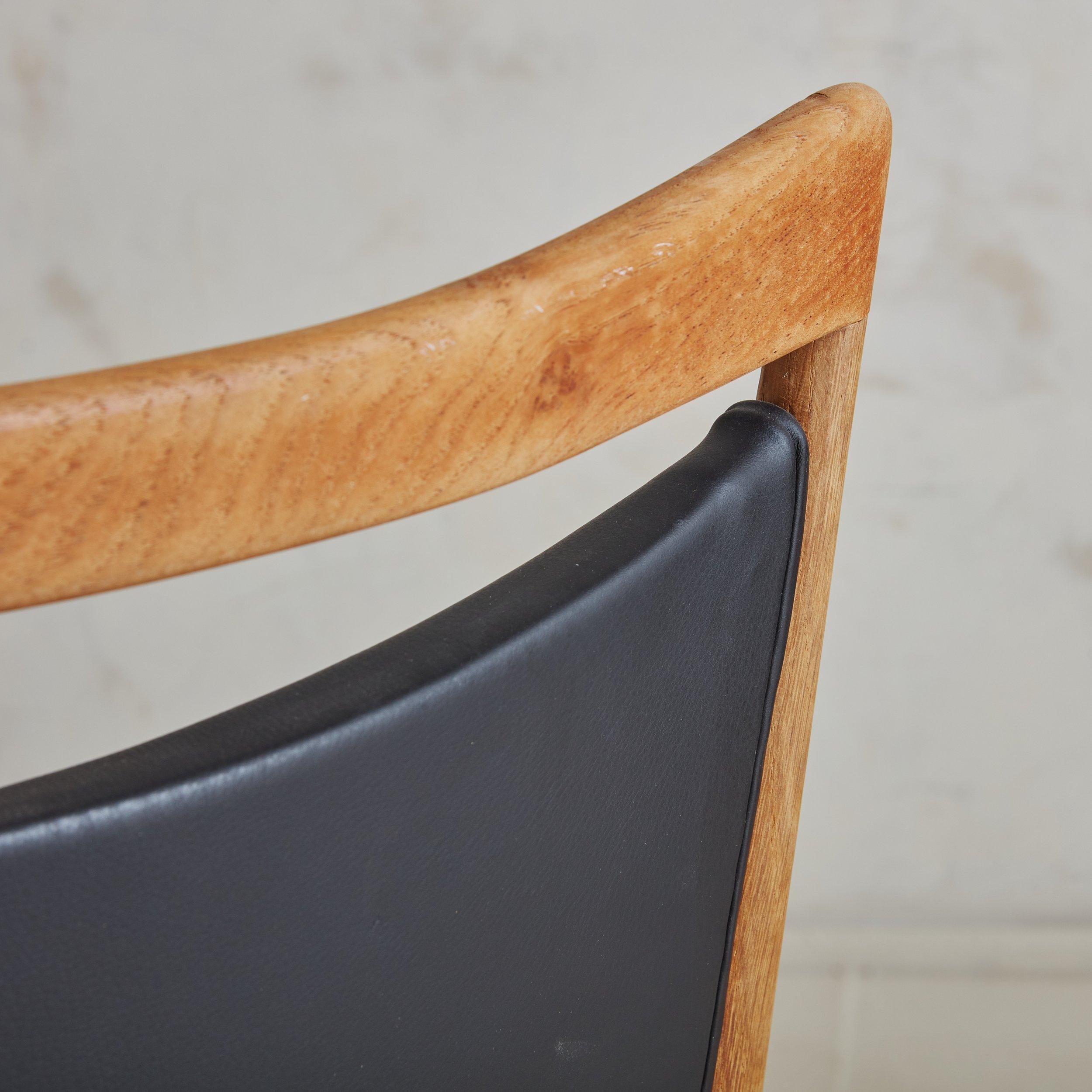'SW86' Black Vinyl + Oak Dining Chair by Finn Juhl - 3 Available In Good Condition For Sale In Chicago, IL
