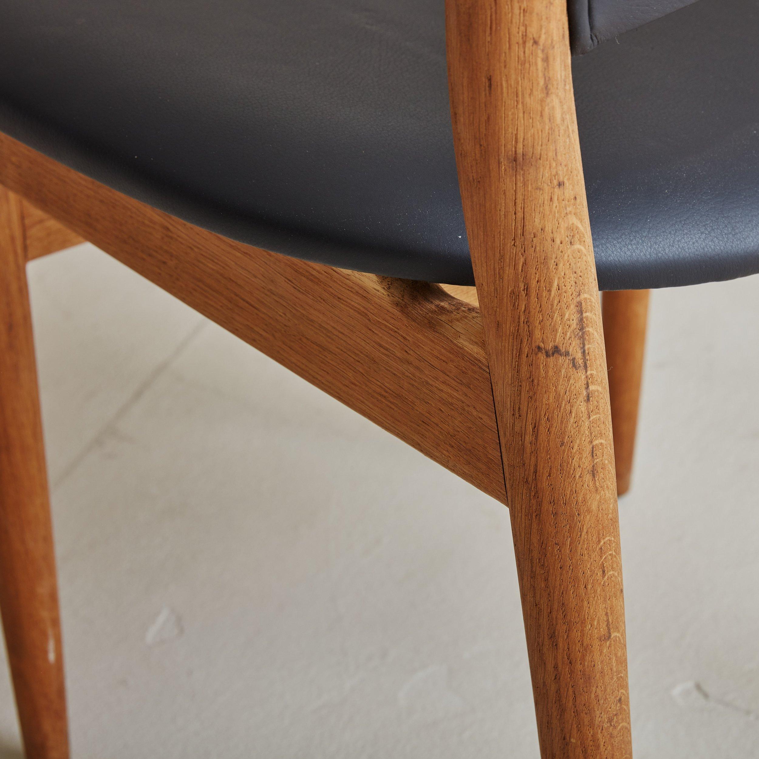 'SW86' Black Vinyl + Oak Dining Chair by Finn Juhl - 3 Available For Sale 1