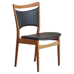 Chaise de salle à manger 'SW86' en vinyle noir et Oak par Finn Juhl - 3 Disponibles