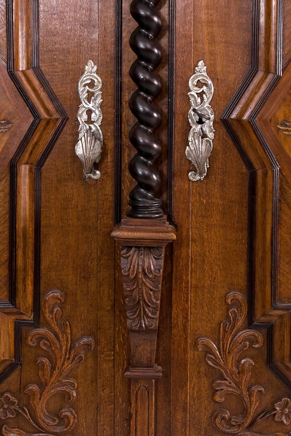 Swabian Baroque Facade Cabinet from 1700 (Furnier)