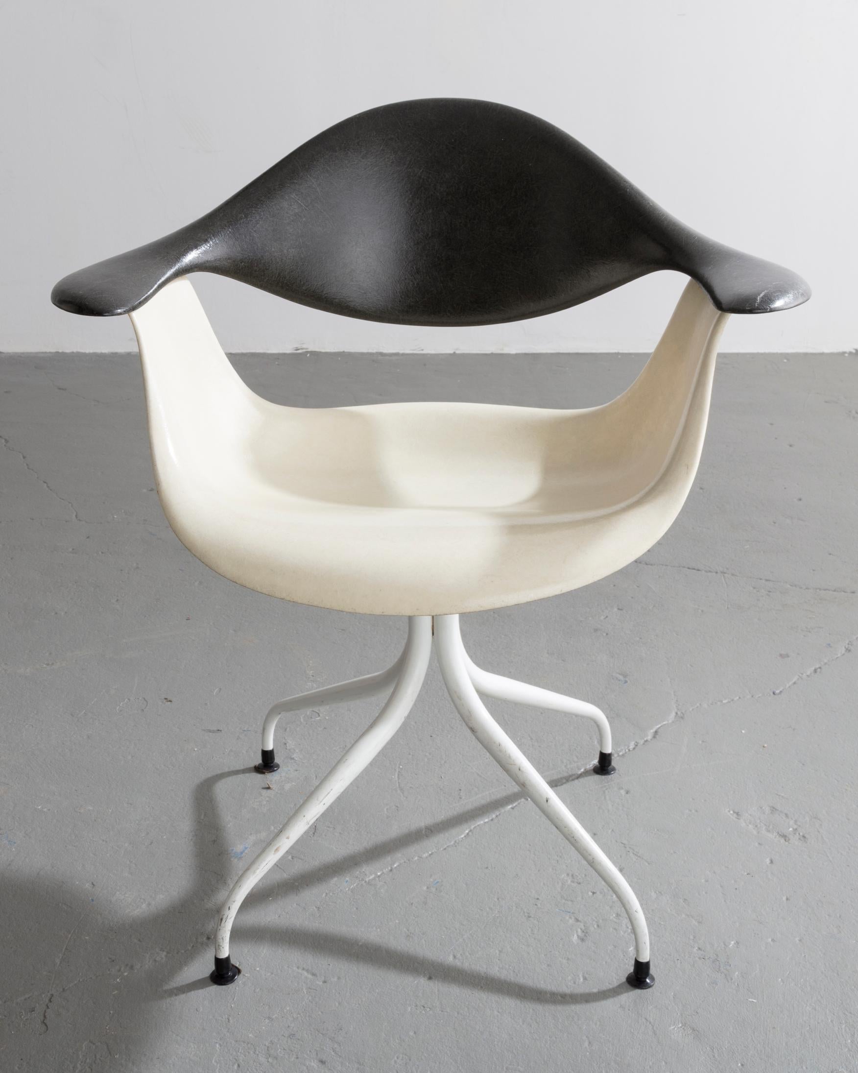 Stuhl mit gedrechselten Beinen in Grau und Weiß von George Nelson & Associates, 1954 (Moderne)